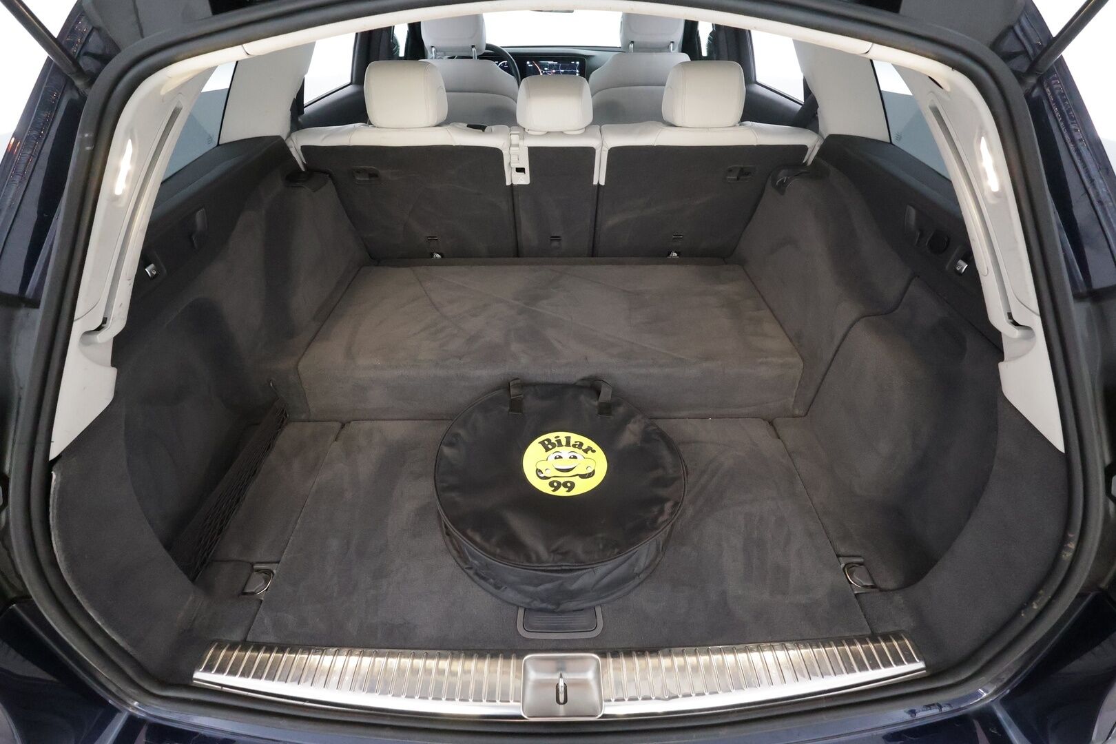 MERCEDES-BENZ E 2023 300 de 4Matic T 9G-Tronic Avantgarde * Distronic+ / 360° / Burmester / Muistipenkit / Koukku / KeylessGo / Vaaleat nahat * - Akku kuntotarkastettu / Kahdet renkaat aluvanteilla / Merkkihuollettu