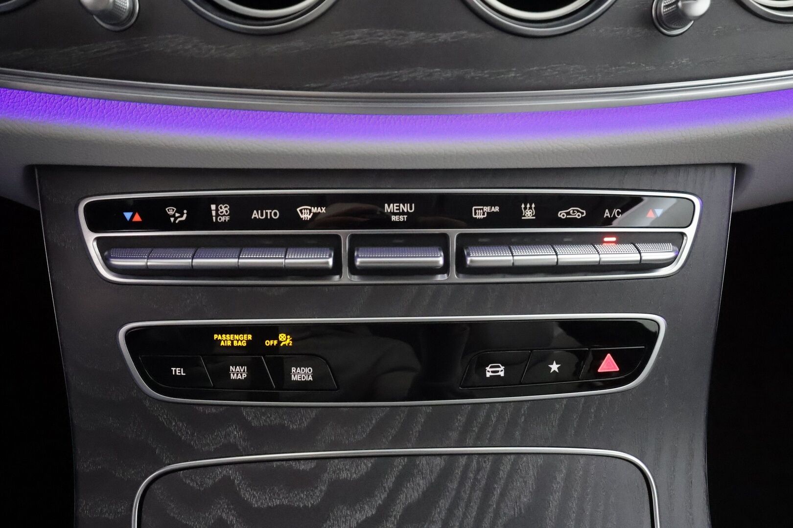 MERCEDES-BENZ E 2023 300 de 4Matic T 9G-Tronic Avantgarde * Distronic+ / 360° / Burmester / Muistipenkit / Koukku / KeylessGo / Vaaleat nahat * - Akku kuntotarkastettu / Kahdet renkaat aluvanteilla / Merkkihuollettu