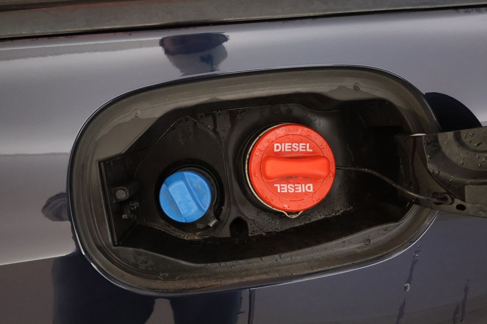 MERCEDES-BENZ E 2023 300 de 4Matic T 9G-Tronic Avantgarde * Distronic+ / 360° / Burmester / Muistipenkit / Koukku / KeylessGo / Vaaleat nahat * - Akku kuntotarkastettu / Kahdet renkaat aluvanteilla / Merkkihuollettu