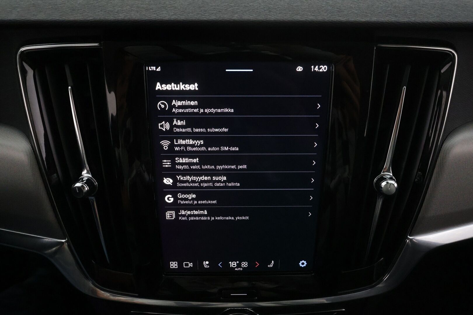 Volvo V90 2022 T6 Recharge TwE AWD Inscription Expression aut * Muistipenkit / Webasto / Adapt.Vakkari / Vetokoukku / 360-Kamera / - Akku kuntotarkastettu SoH 95% / Kahdet renkaat aluvanteilla / Merkkihuollettu / Facelift!