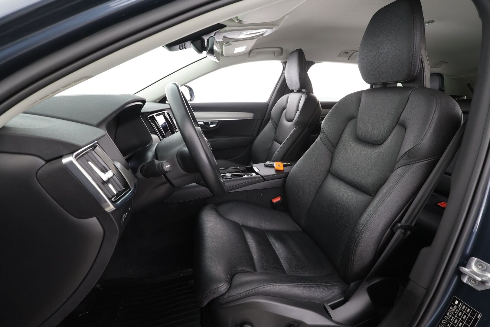 Volvo V90 2022 T6 Recharge TwE AWD Inscription Expression aut * Muistipenkit / Webasto / Adapt.Vakkari / Vetokoukku / 360-Kamera / - Akku kuntotarkastettu SoH 95% / Kahdet renkaat aluvanteilla / Merkkihuollettu / Facelift!