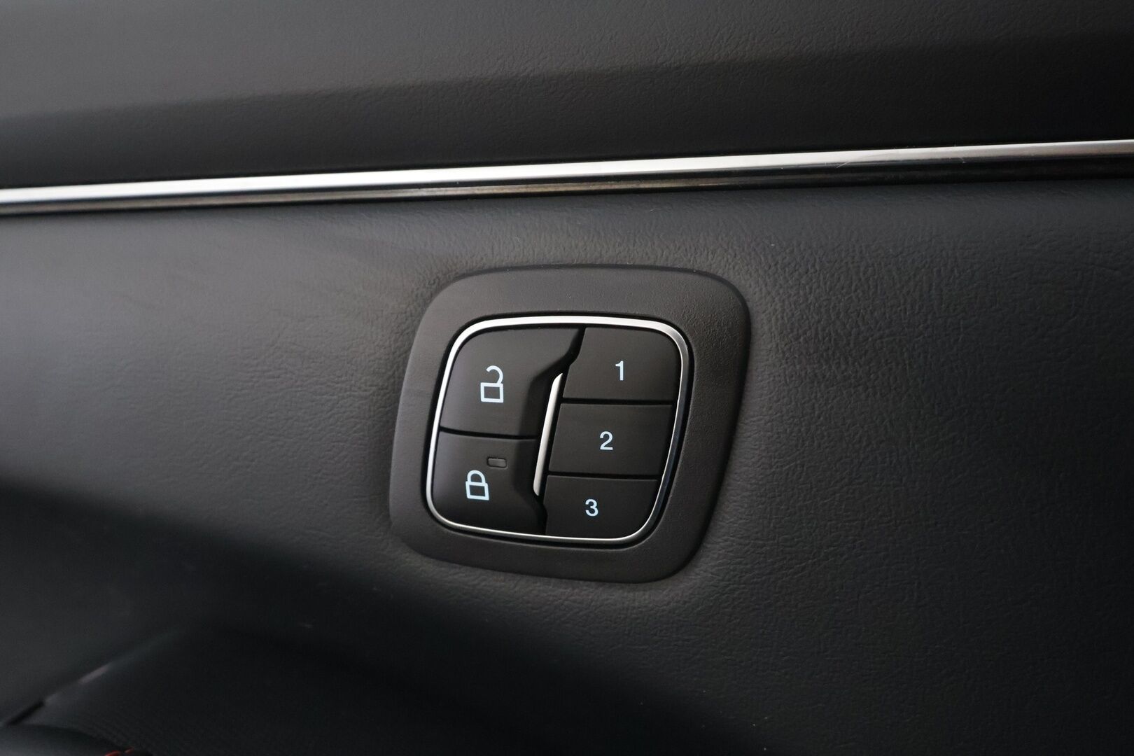 FORD MUSTANG MACH-E 2022 AWD 351 * B&O / ACC / LED / Muistipenkki / 360° / Kaistavahti / Navi / Keyless * - 2x Latauskaapelit 