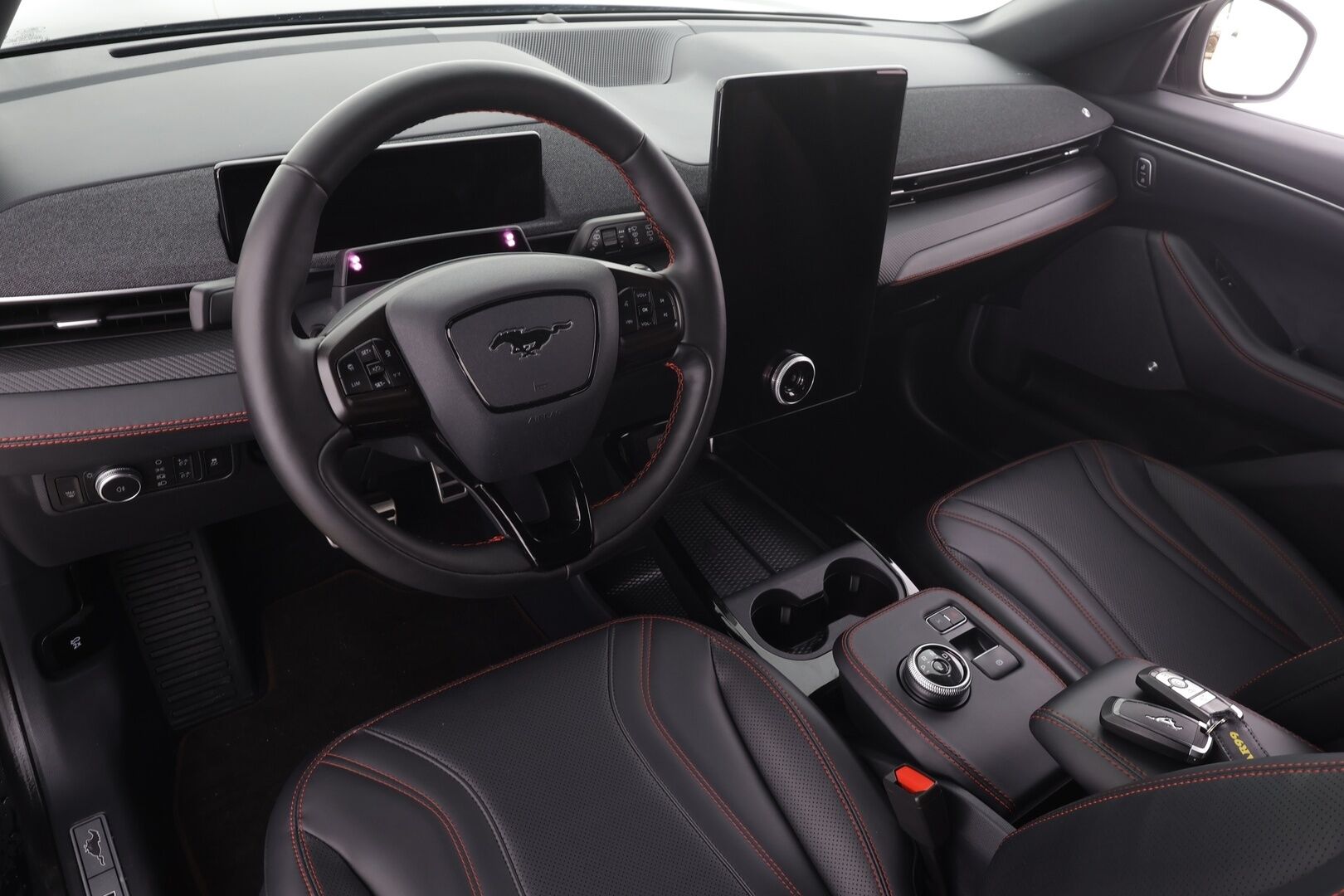 FORD MUSTANG MACH-E 2022 AWD 351 * B&O / ACC / LED / Muistipenkki / 360° / Kaistavahti / Navi / Keyless * - 2x Latauskaapelit 