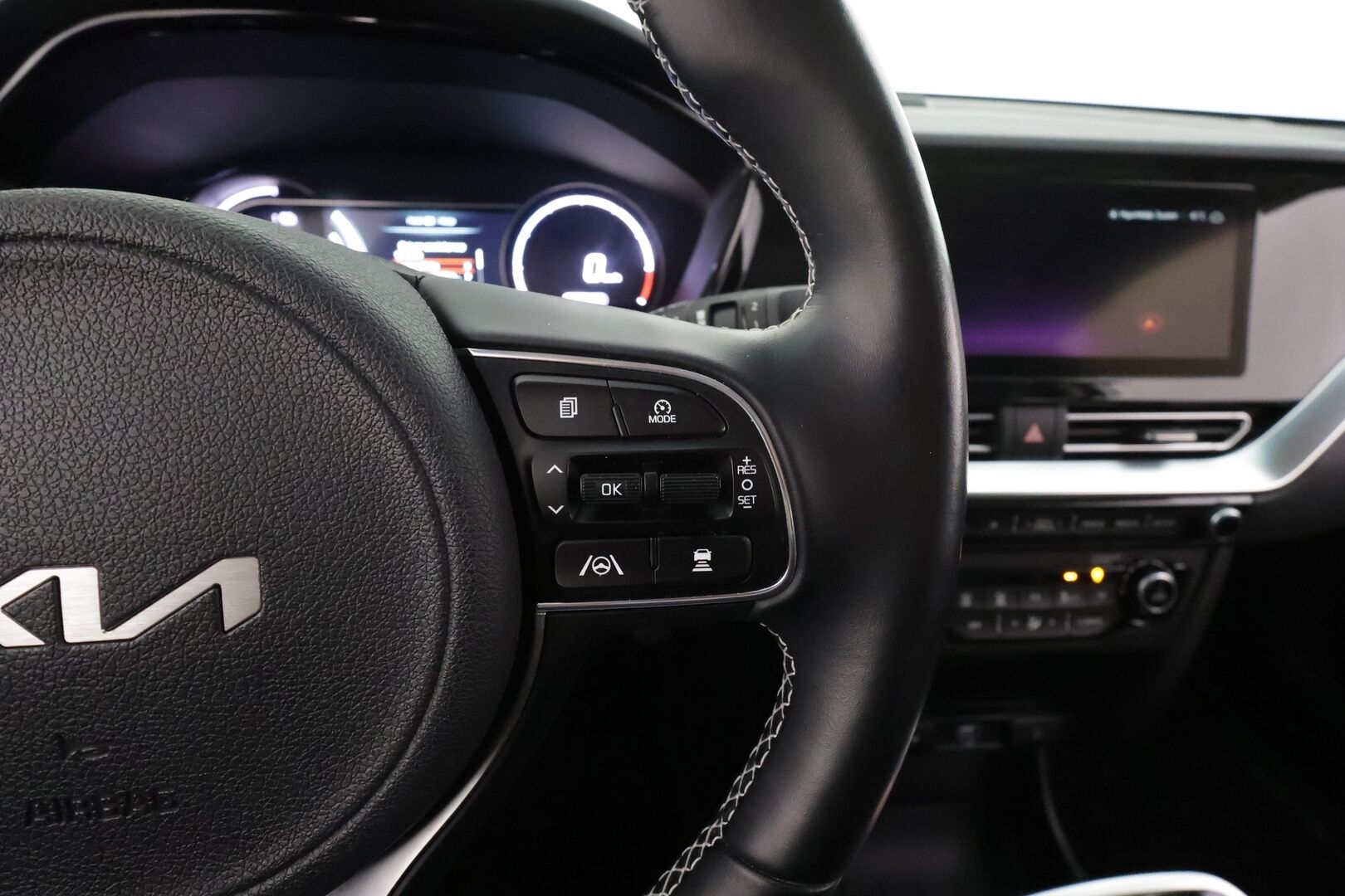 KIA NIRO 2022 64 kWh Spirit * ILP / Kamera / ACC / LED / JBL / Apple & Android / Keyless* - KATSO POIKKEUKSELLINEN HINTA! / Mekkihuollettu / SoH 97.9% / Puhdas CarVertical / ALV