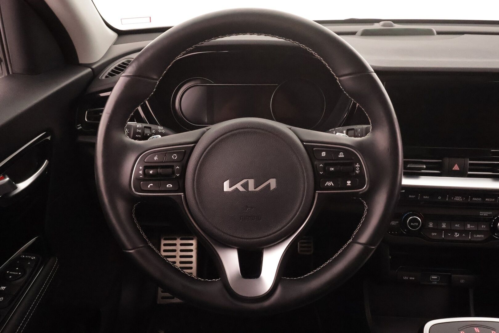 KIA NIRO 2022 64 kWh Spirit * ILP / P.kamera / SCC / LED / JBL / Apple & Android / Keyless*