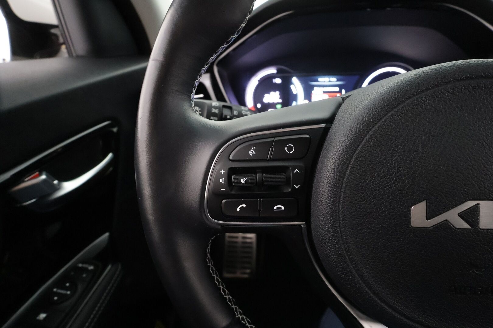 KIA NIRO 2022 64 kWh Spirit * ILP / Kamera / ACC / LED / JBL / Apple & Android / Keyless* - KATSO POIKKEUKSELLINEN HINTA! / Mekkihuollettu / SoH 97.9% / Puhdas CarVertical / ALV