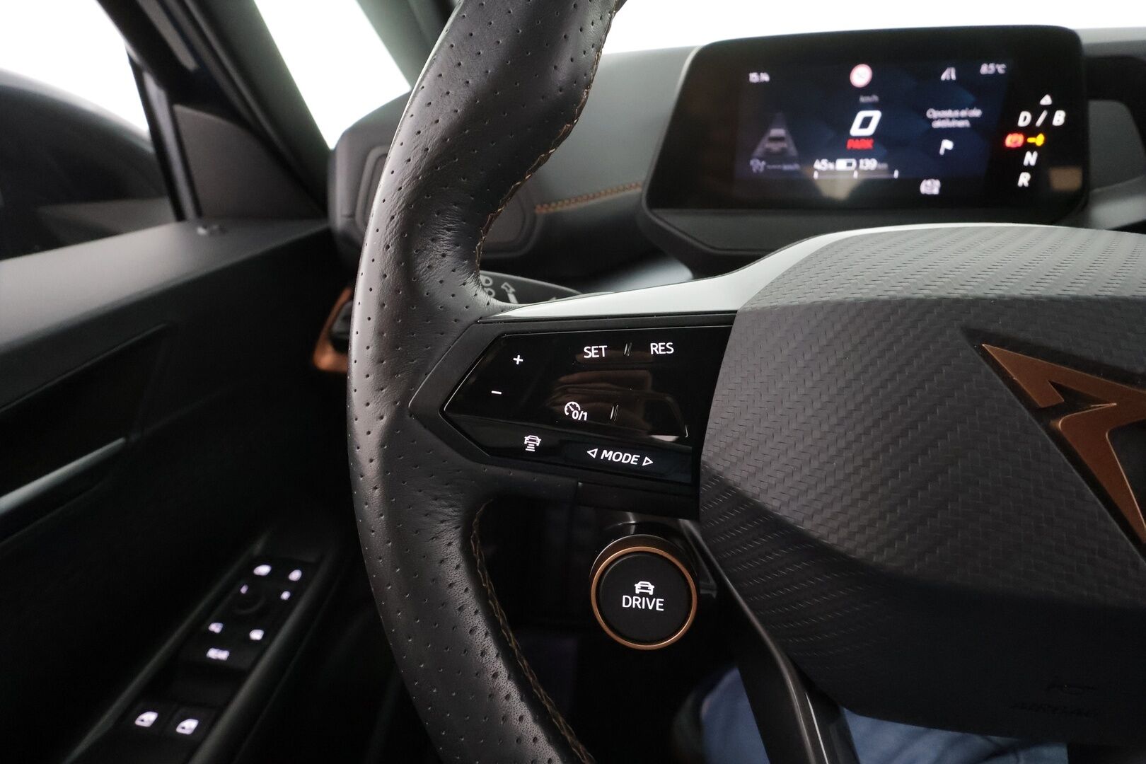 CUPRA BORN 2023 e-Boost 170 kW * ILP / ACC / LED / P.Kamera / Kaistavahti / Navi / Keyless * - Kattavat ajoavustimet / 2x Latauskaapelit / Kahdet renkaat