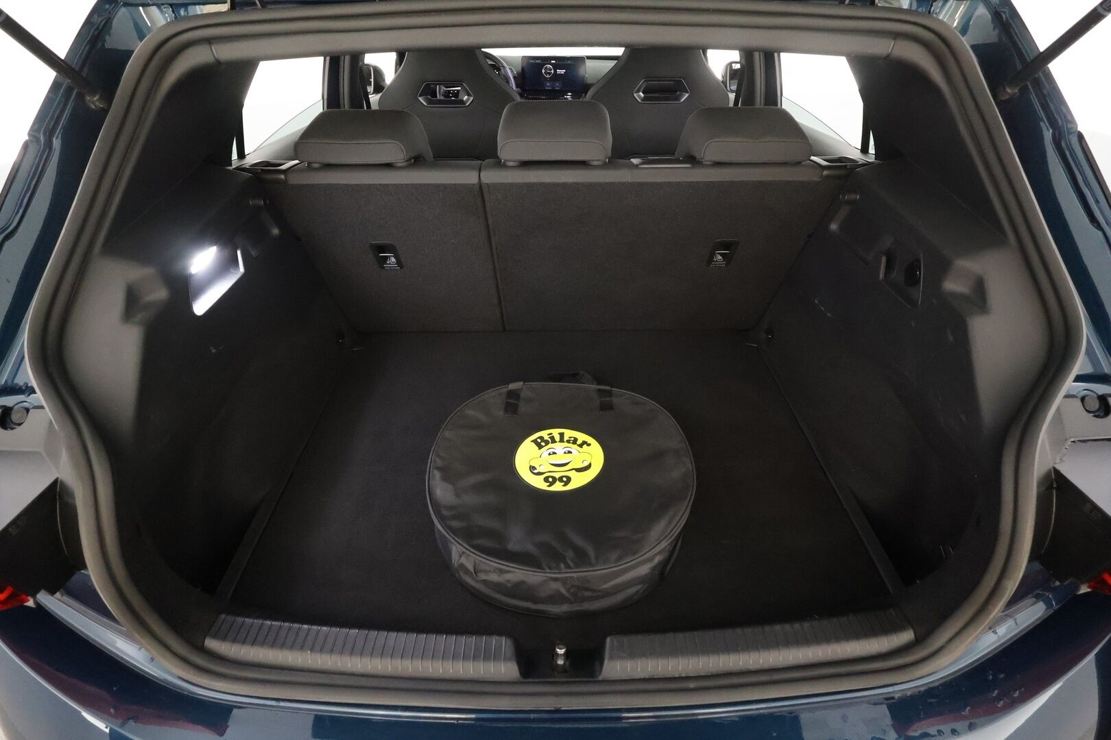 CUPRA BORN 2023 e-Boost 170 kW * ILP / ACC / LED / P.Kamera / Kaistavahti / Navi / Keyless * - Kattavat ajoavustimet / 2x Latauskaapelit / Kahdet renkaat