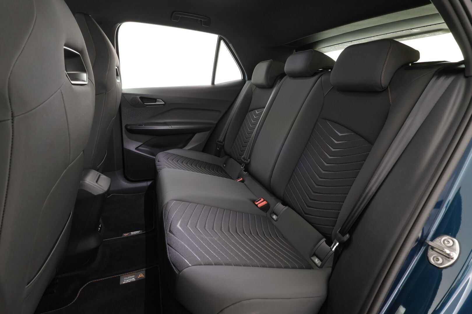 CUPRA BORN 2023 e-Boost 170 kW * ILP / ACC / LED / P.Kamera / Kaistavahti / Navi / Keyless * - Kattavat ajoavustimet / 2x Latauskaapelit / Kahdet renkaat