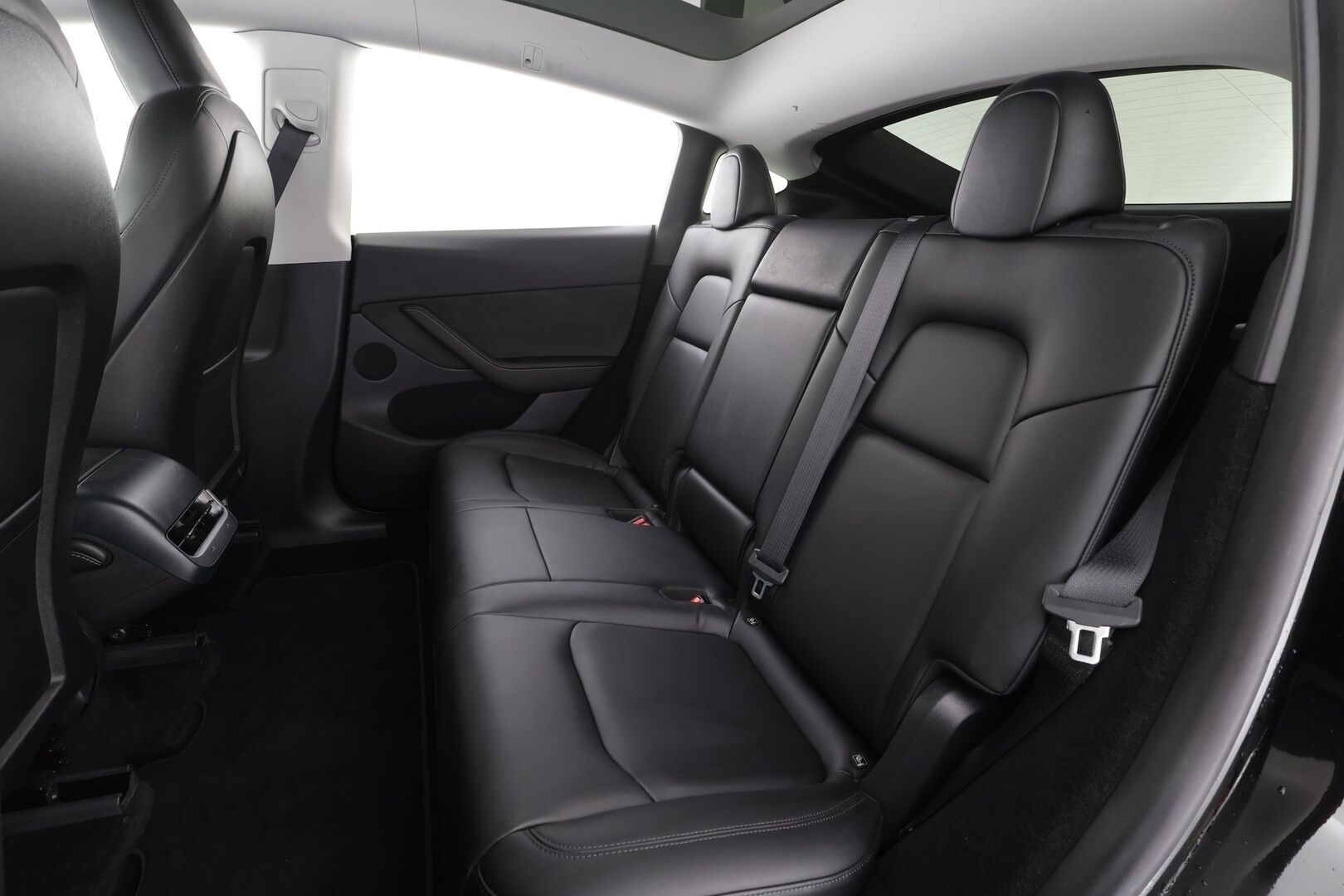 TESLA MODEL Y 2023 Long Range AWD * ILP / Lasikatto / ACC / Matrix-LED / P.kamera / Muistipenkki / Premium Audio * - 2x Latauskaapelit - HULLUT AVAJAISHULINAT KORKOTARJOUS 3,29 %