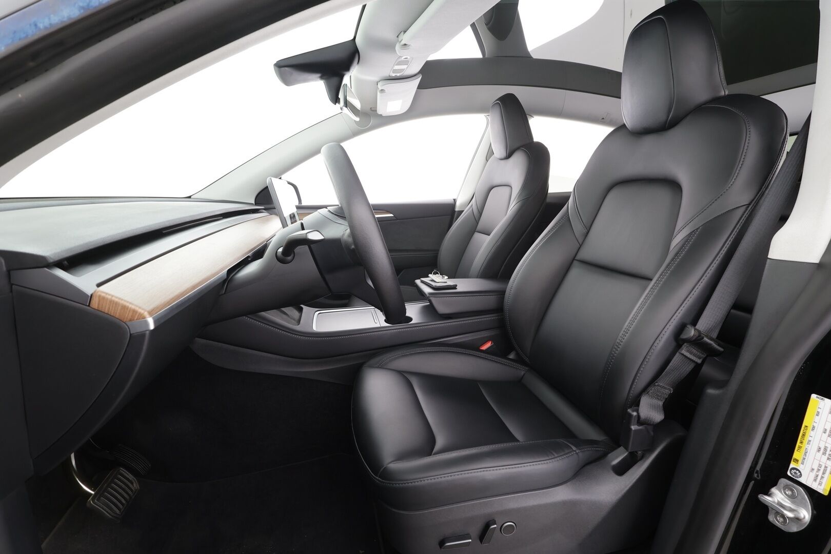 TESLA MODEL Y 2023 Long Range AWD * ILP / Lasikatto / ACC / Matrix-LED / P.kamera / Muistipenkki / Premium Audio * - 2x Latauskaapelit - HULLUT AVAJAISHULINAT KORKOTARJOUS 3,29 %