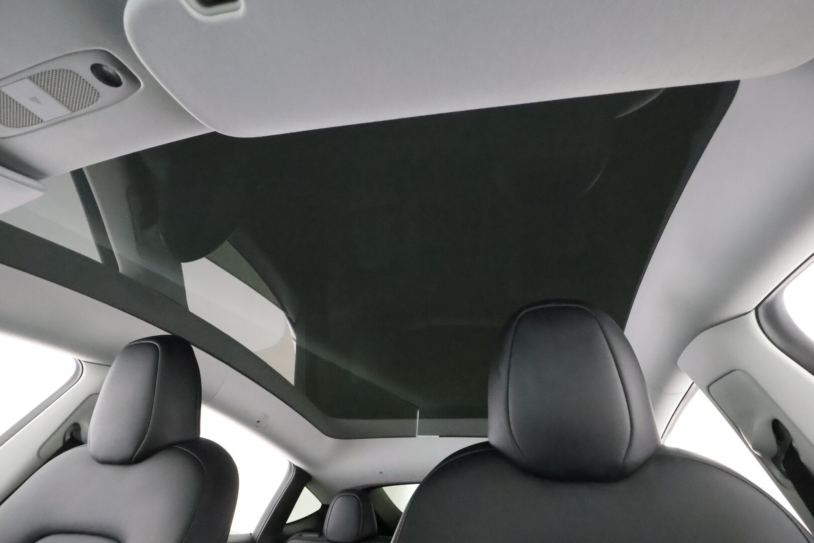 TESLA MODEL Y 2023 Long Range AWD * ILP / Lasikatto / ACC / Matrix-LED / P.kamera / Muistipenkki / Premium Audio * - 2x Latauskaapelit - HULLUT AVAJAISHULINAT KORKOTARJOUS 3,29 %