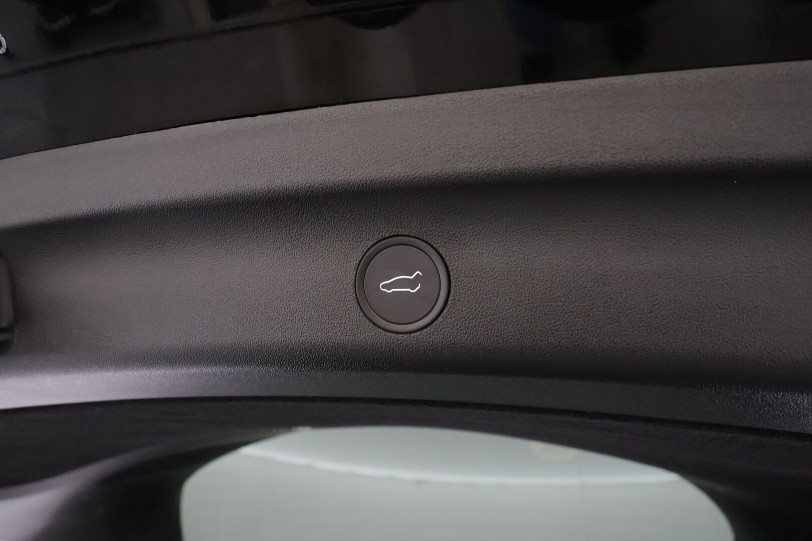 TESLA MODEL Y 2023 Long Range AWD * ILP / Lasikatto / ACC / Matrix-LED / P.kamera / Muistipenkki / Premium Audio * - 2x Latauskaapelit - HULLUT AVAJAISHULINAT KORKOTARJOUS 3,29 %