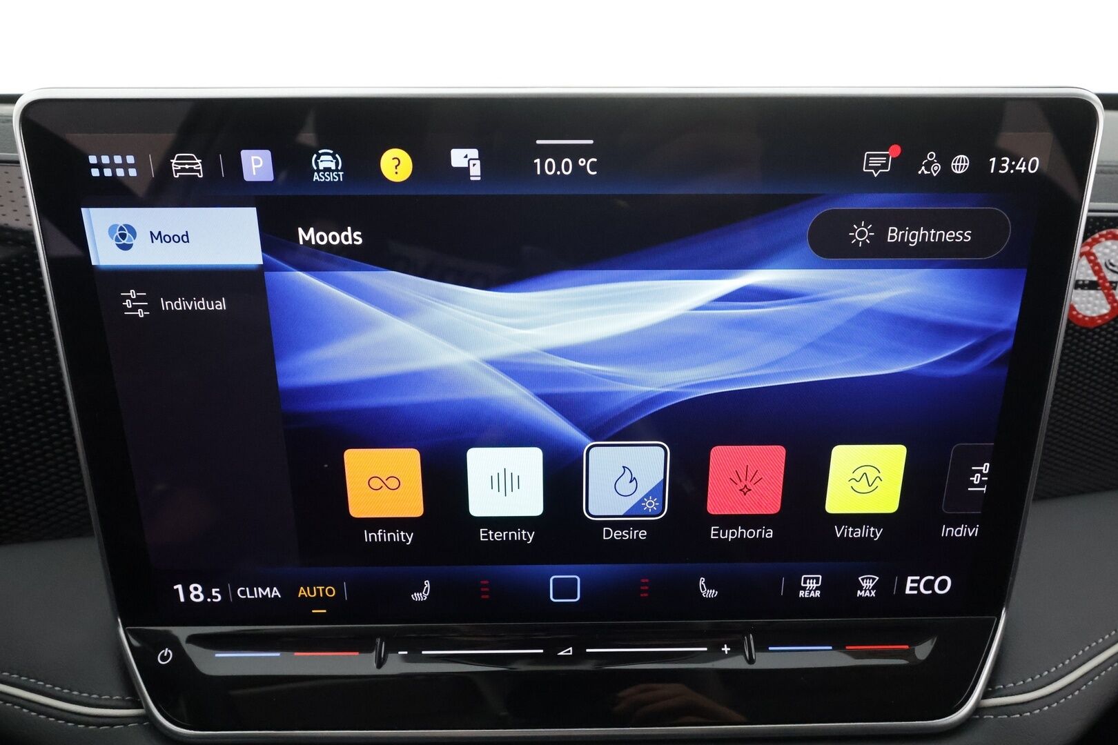 VOLKSWAGEN PASSAT 2025 Variant Elegance Business eHybrid 150 kW DSG-automaatti * Lisälämmitin / Adapt.Vakkari / Vetokoukku / Peruutuskamera / Hieronta / Navi - Akku kuntotarkastettu / 2x Latauskaapelit / Kahdet renkaat / Nahka-Alcantara