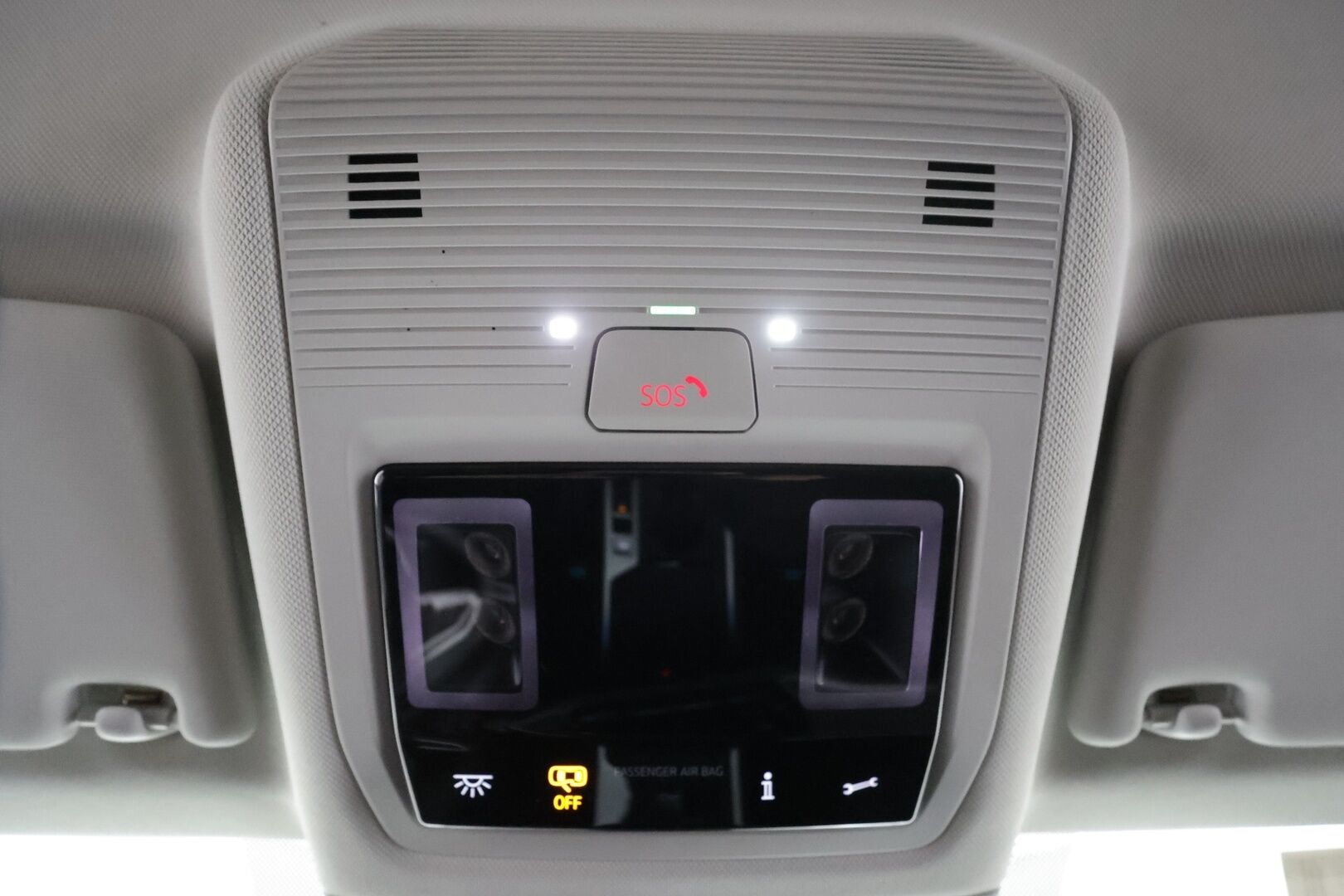 VOLKSWAGEN PASSAT 2025 Variant Elegance Business eHybrid 150 kW DSG-automaatti * Lisälämmitin / Adapt.Vakkari / Vetokoukku / Peruutuskamera / Hieronta / Navi - Akku kuntotarkastettu / 2x Latauskaapelit / Kahdet renkaat / Nahka-Alcantara