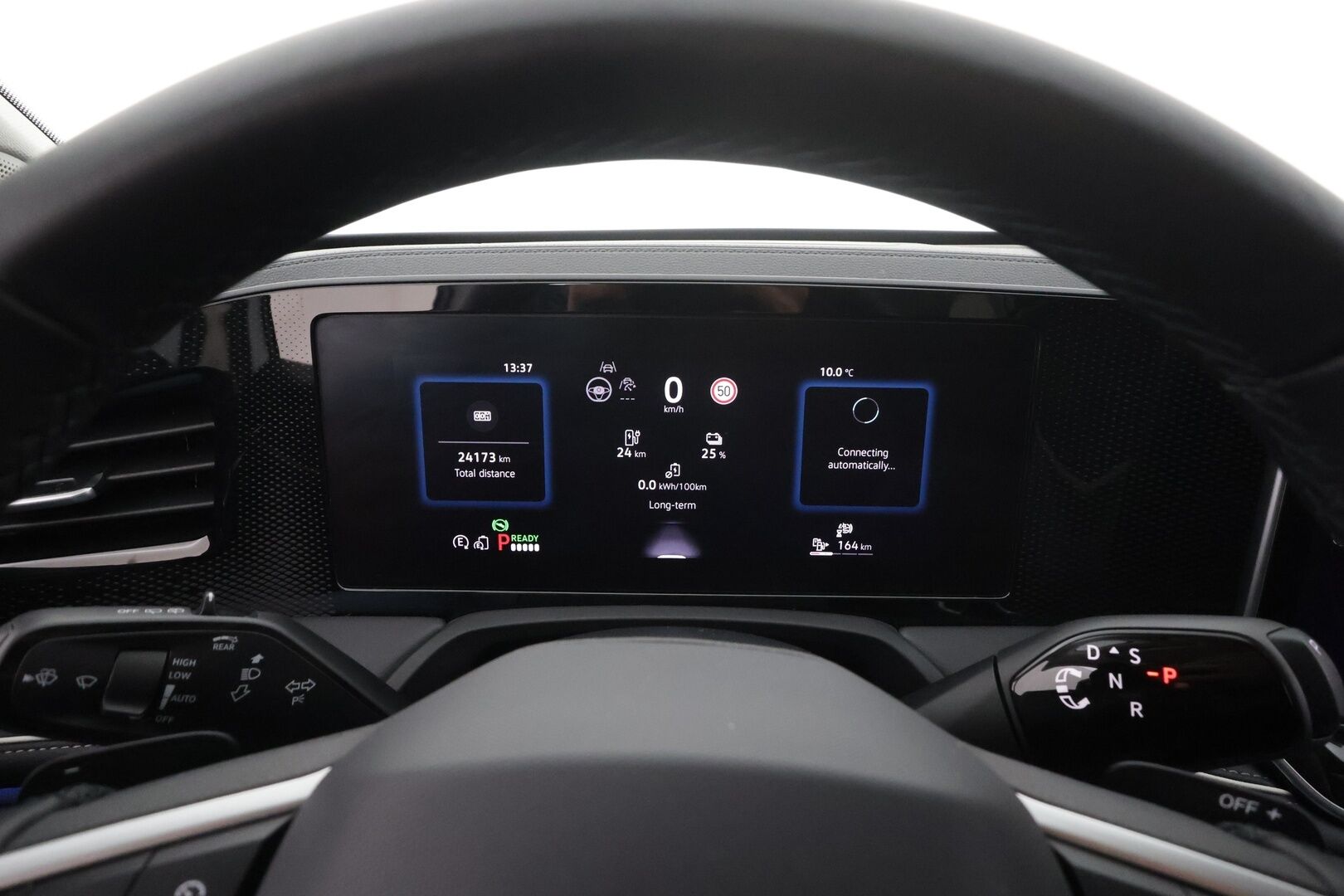 VOLKSWAGEN PASSAT 2025 Variant Elegance Business eHybrid 150 kW DSG-automaatti * Lisälämmitin / Adapt.Vakkari / Vetokoukku / Peruutuskamera / Hieronta / Navi - Akku kuntotarkastettu / 2x Latauskaapelit / Kahdet renkaat / Nahka-Alcantara