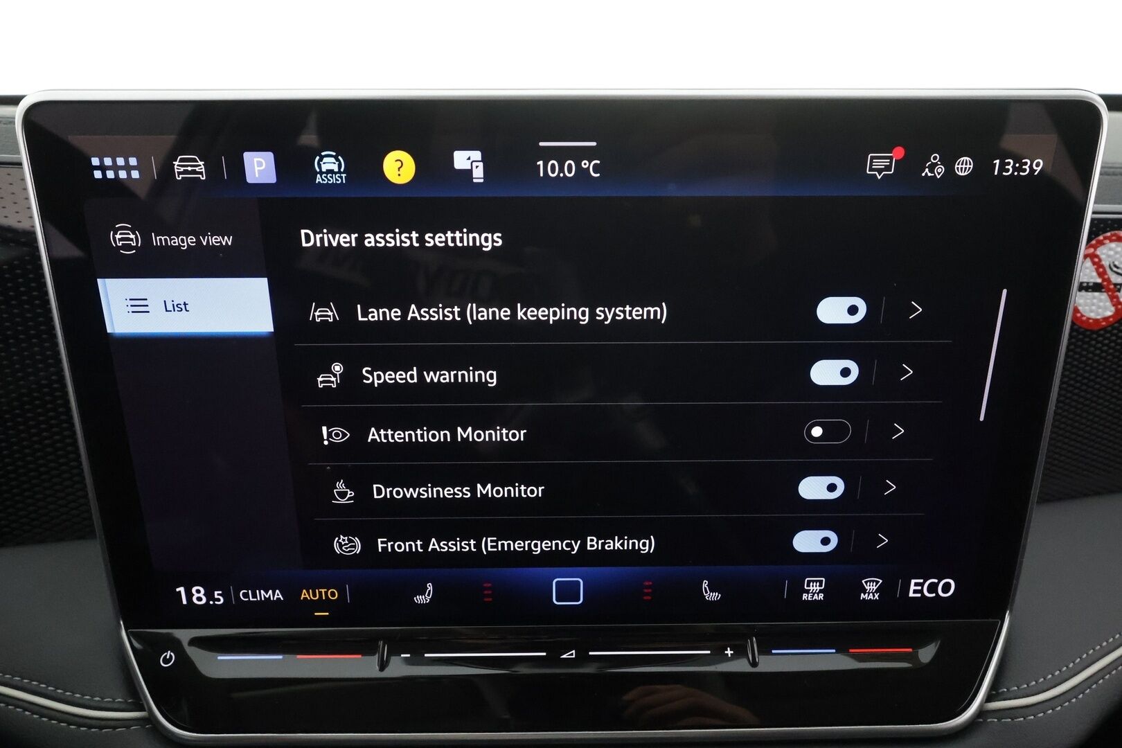 VOLKSWAGEN PASSAT 2025 Business 1.5 TSi eHybrid 110kW DSG * Koukku / ACC / LED / P.Kamera / Hierovat Sportpenkit / Navi * - 2x Latauskaapelit / Kahdet renkaat 