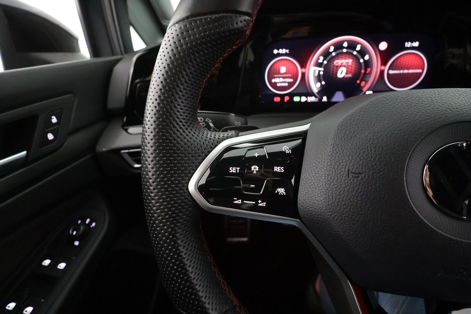 VOLKSWAGEN GOLF 2023 GTi 180 kW DSG * ACC / IQ LED / P.kamera / Sporttipenkit / Apple & Android * - 2x Vanteet / Merkkihuollot / 