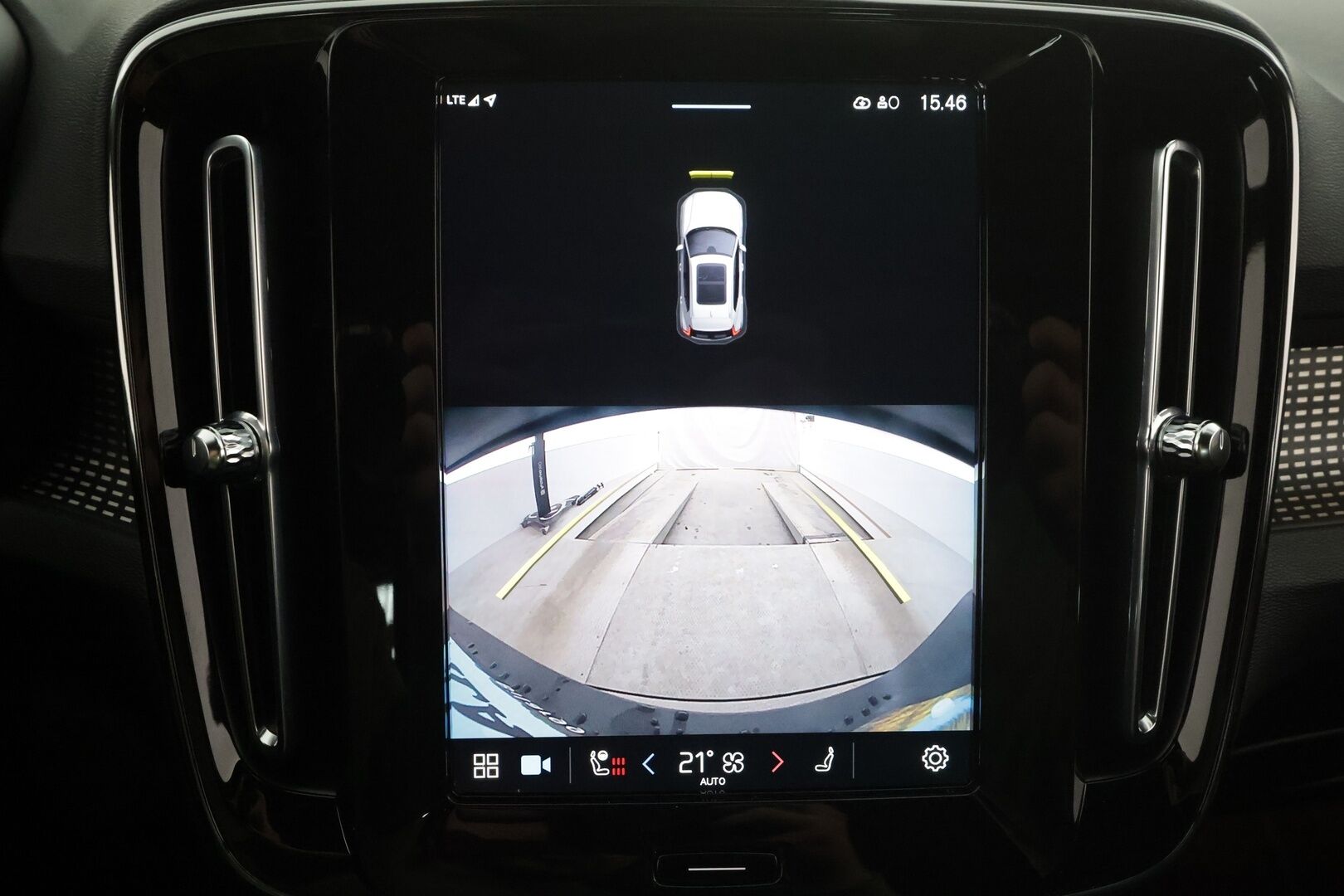 Volvo XC40 2022 P6 Recharge Plus * ACC / P.kamera / ILP / Full LED / Muistipenkki / Sähköluukku / KeylessGo / BLIS * - Akku kuntotarkastettu / Kahdet renkaat aluvanteilla / Merkkihuollettu