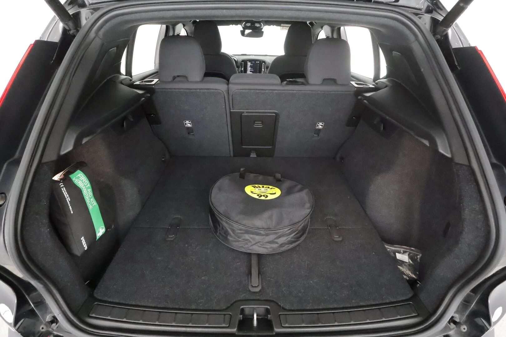 Volvo XC40 2022 P6 Recharge Plus * ACC / P.kamera / ILP / Full LED / Muistipenkki / Sähköluukku / KeylessGo / BLIS * - Akku kuntotarkastettu / Kahdet renkaat aluvanteilla / Merkkihuollettu