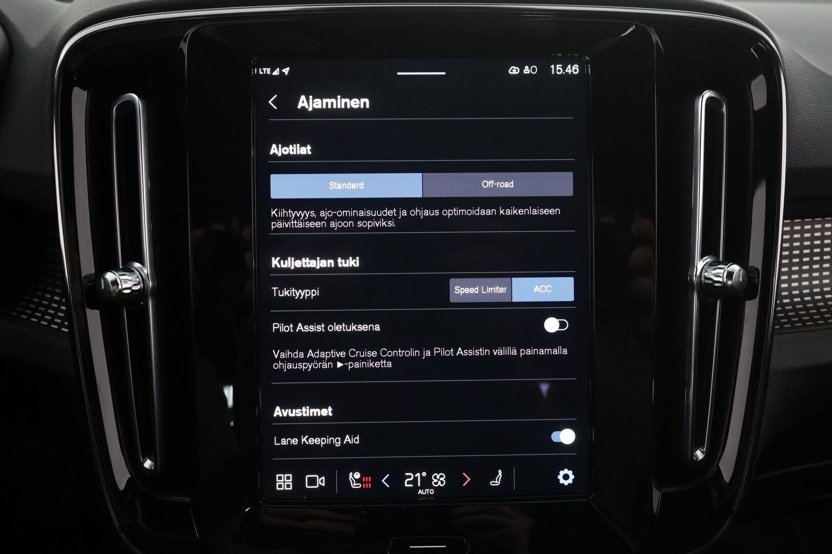 Volvo XC40 2022 P6 Recharge Plus * ACC / P.kamera / ILP / Full LED / Muistipenkki / Sähköluukku / KeylessGo / BLIS * - Akku kuntotarkastettu / Kahdet renkaat aluvanteilla / Merkkihuollettu - HULLUT AVAJAISHULINAT KORKOTARJOUS 3,29 %