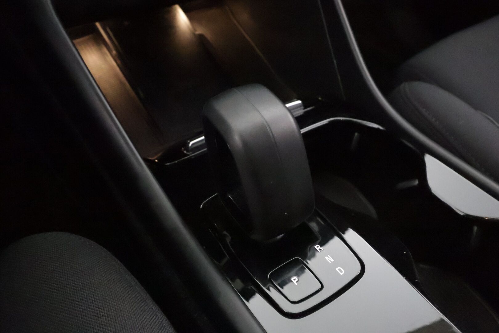 Volvo XC40 2022 P6 Recharge Plus * ACC / P.kamera / ILP / Full LED / Muistipenkki / Sähköluukku / KeylessGo / BLIS * - Akku kuntotarkastettu / Kahdet renkaat aluvanteilla / Merkkihuollettu - HULLUT AVAJAISHULINAT KORKOTARJOUS 3,29 %