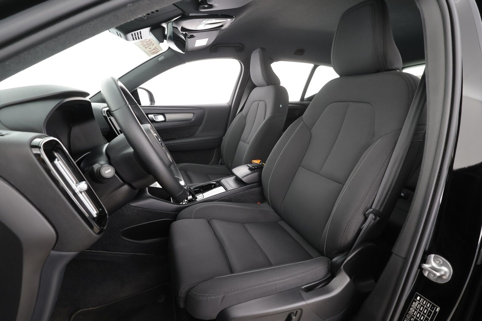 Volvo XC40 2022 P6 Recharge Plus * ACC / P.kamera / ILP / Full LED / Muistipenkki / Sähköluukku / KeylessGo / BLIS * - Akku kuntotarkastettu / Kahdet renkaat aluvanteilla / Merkkihuollettu