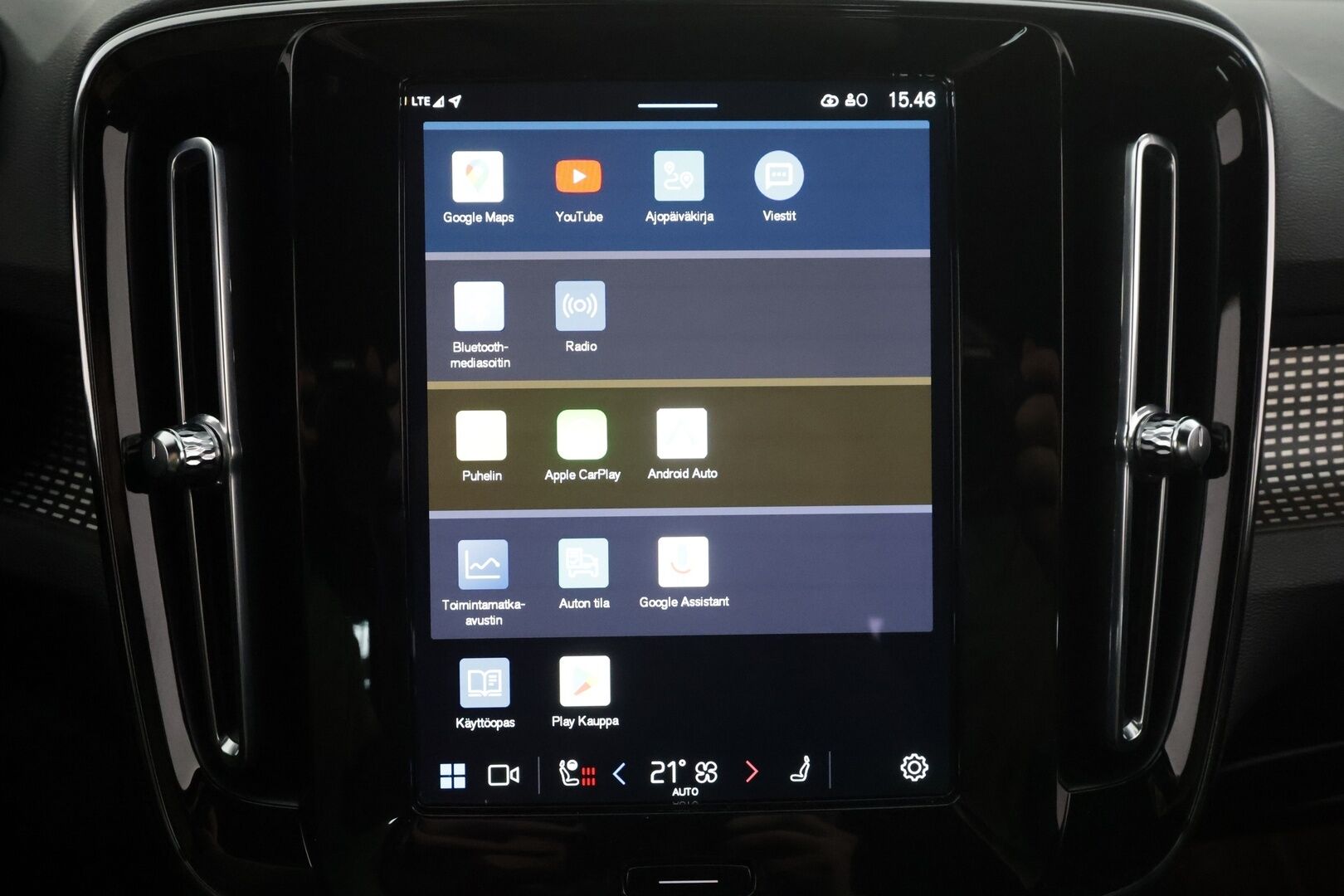 Volvo XC40 2022 P6 Recharge Plus * ACC / P.kamera / ILP / Full LED / Muistipenkki / Sähköluukku / KeylessGo / BLIS * - Akku kuntotarkastettu / Kahdet renkaat aluvanteilla / Merkkihuollettu - HULLUT AVAJAISHULINAT KORKOTARJOUS 3,29 %