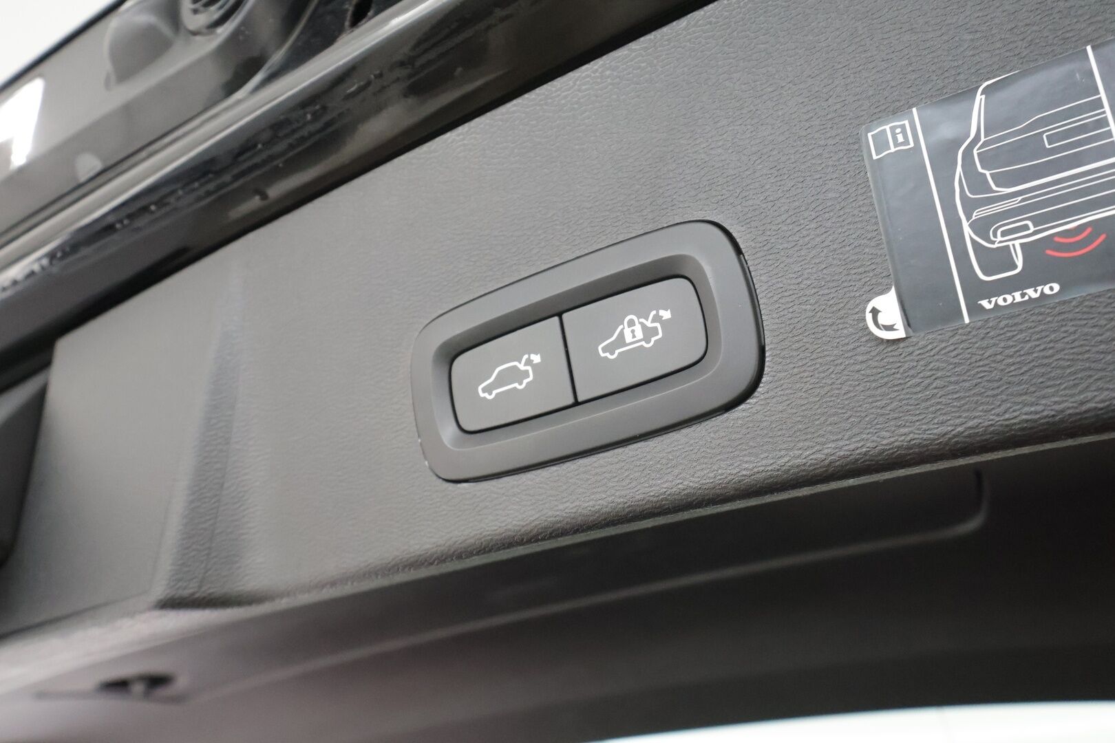 Volvo XC40 2022 P6 Recharge Plus * ACC / P.kamera / ILP / Full LED / Muistipenkki / Sähköluukku / KeylessGo / BLIS * - Akku kuntotarkastettu / Kahdet renkaat aluvanteilla / Merkkihuollettu