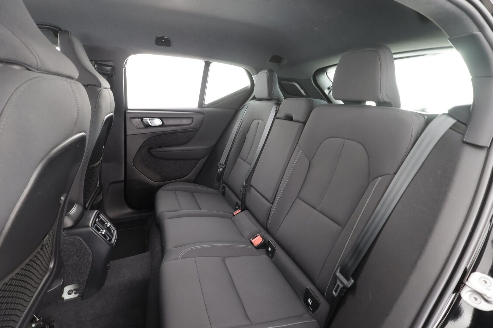 Volvo XC40 2022 P6 Recharge Plus * ACC / P.kamera / ILP / Full LED / Muistipenkki / Sähköluukku / KeylessGo / BLIS * - Akku kuntotarkastettu / Kahdet renkaat aluvanteilla / Merkkihuollettu