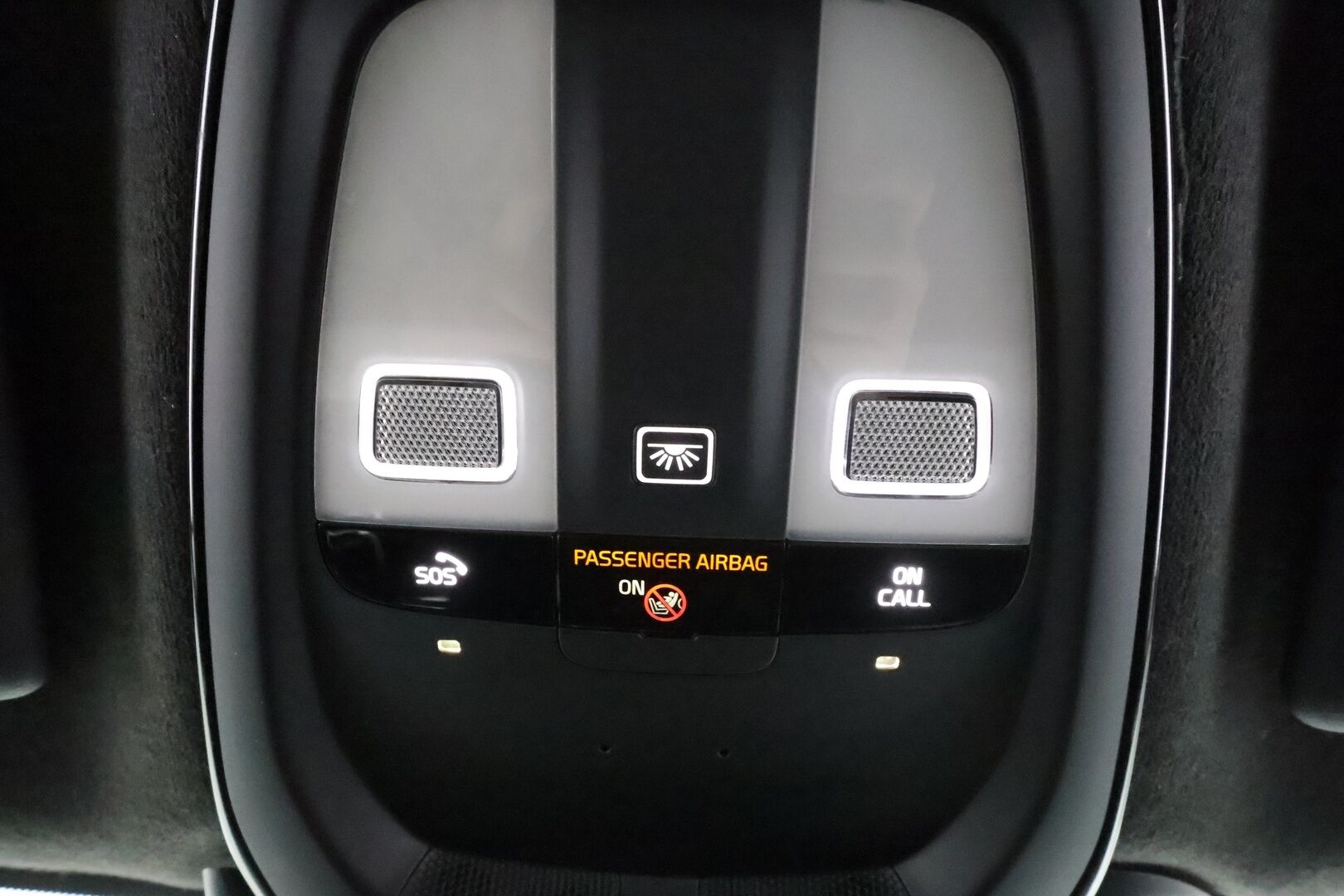 Volvo XC40 2022 P6 Recharge Plus * ACC / P.kamera / ILP / Full LED / Muistipenkki / Sähköluukku / KeylessGo / BLIS * - Akku kuntotarkastettu / Kahdet renkaat aluvanteilla / Merkkihuollettu