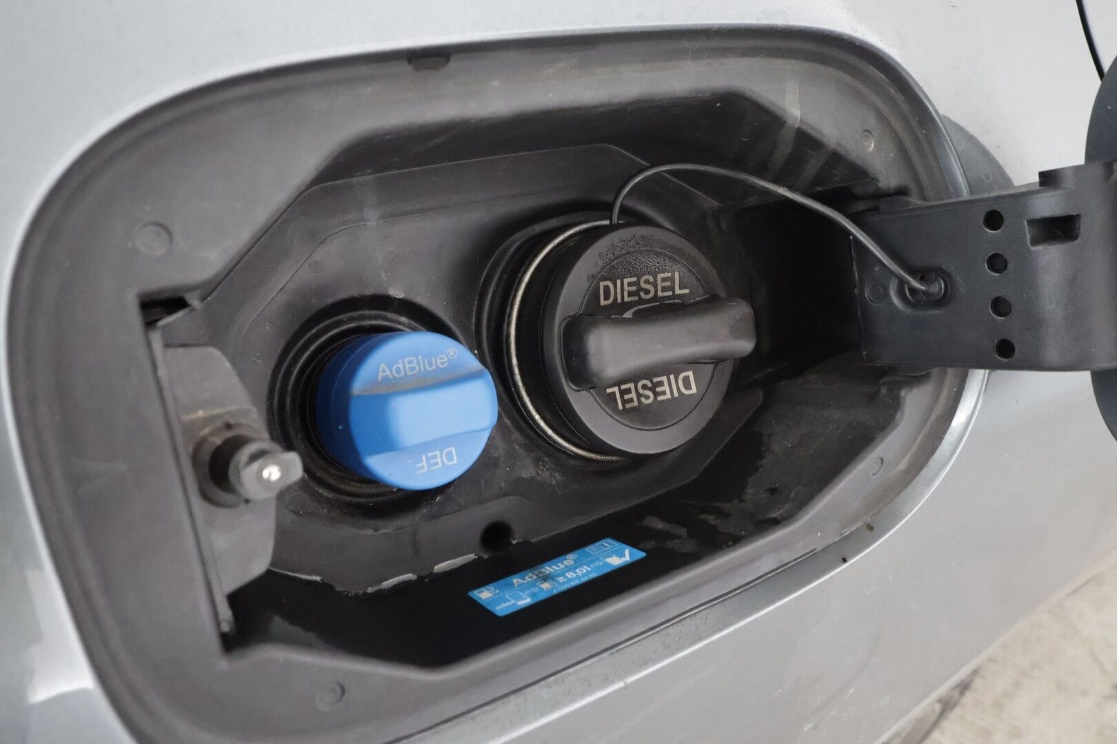 MERCEDES-BENZ C 2023 300 de 4Matic * Distronic Pro / P.kamera / Koukku / LED / Navi / Puolinahat / Sähköluukku * - Kahdet renkaat aluvanteilla - HULLUT AVAJAISHULINAT KORKOTARJOUS 3,29 %