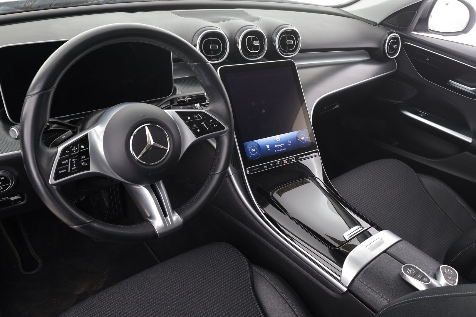 MERCEDES-BENZ C 2023 300 de 4Matic * Distronic Pro / P.kamera / Koukku / LED / Navi / Puolinahat / Sähköluukku * - Kahdet renkaat aluvanteilla