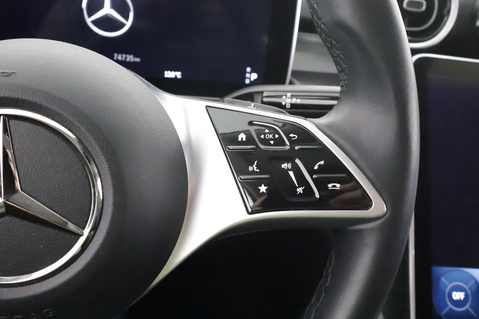 MERCEDES-BENZ C 2023 300 de 4Matic * Distronic Pro / P.kamera / Koukku / LED / Navi / Puolinahat / Sähköluukku * - Kahdet renkaat aluvanteilla
