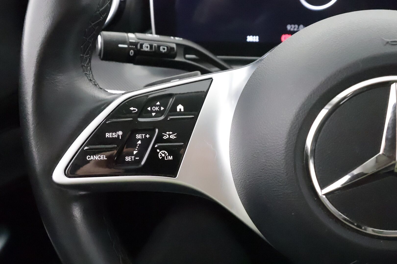 MERCEDES-BENZ C 2023 300 de 4Matic * Distronic Pro / P.kamera / Koukku / LED / Navi / Puolinahat / Sähköluukku * - Kahdet renkaat aluvanteilla