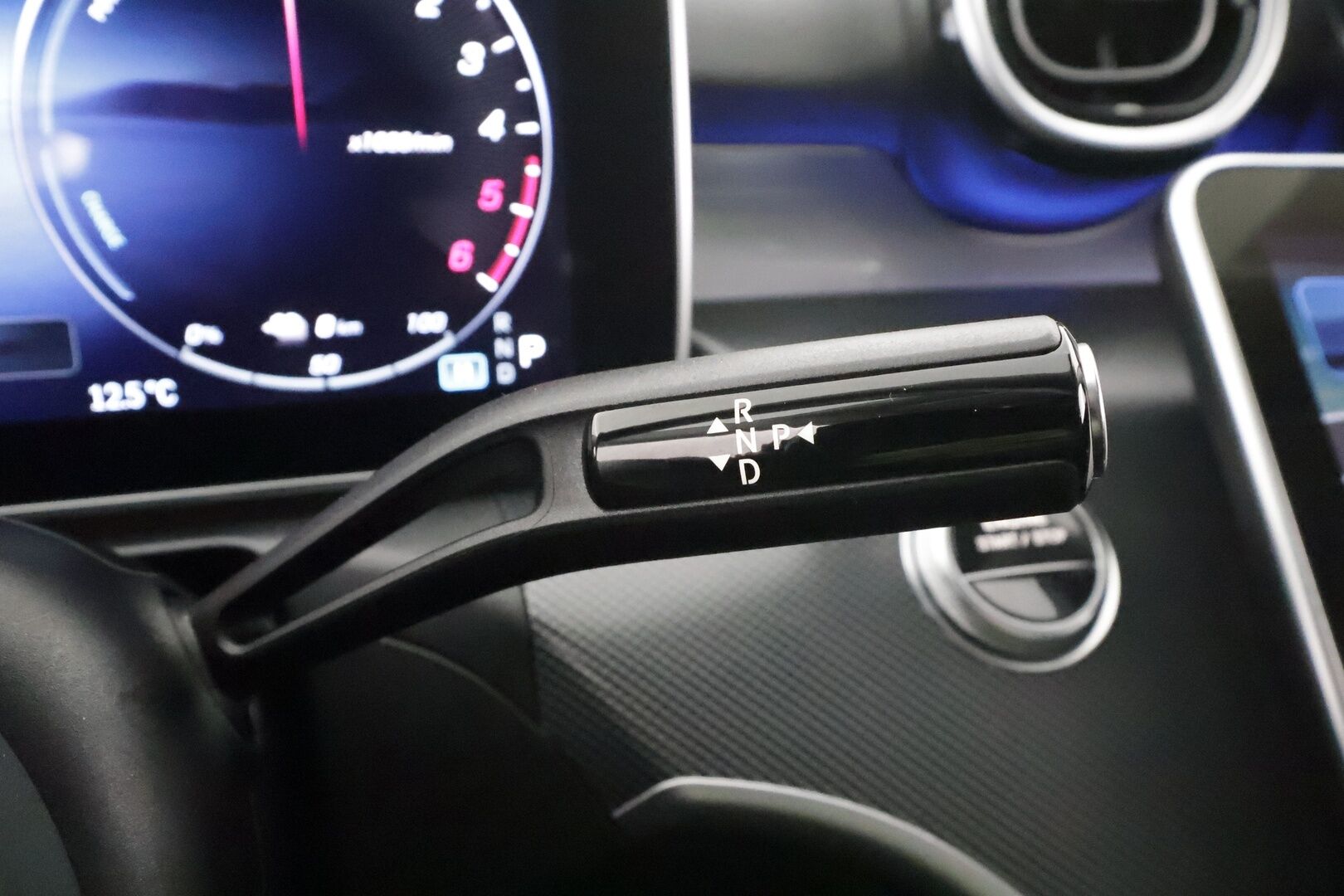 MERCEDES-BENZ C 2023 300 de 4Matic * Distronic Pro / P.kamera / Koukku / LED / Navi / Puolinahat / Sähköluukku * - Kahdet renkaat aluvanteilla - HULLUT AVAJAISHULINAT KORKOTARJOUS 3,29 %