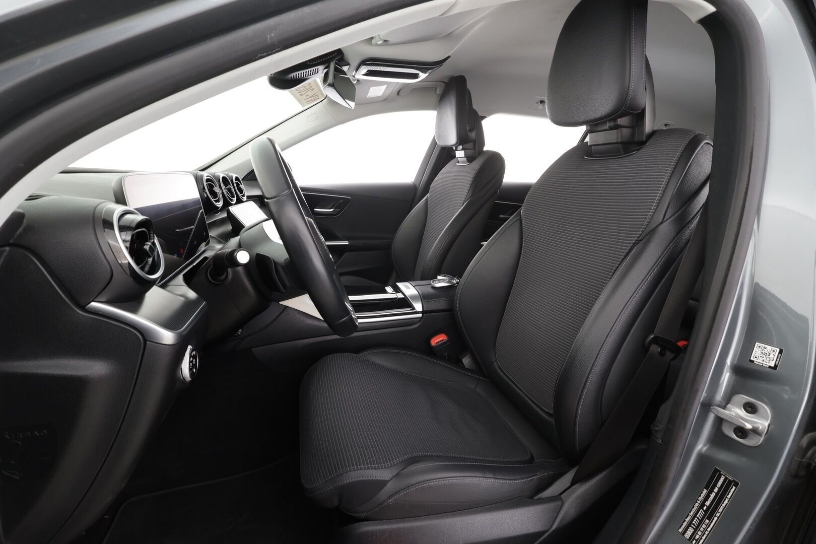 MERCEDES-BENZ C 2023 300 de 4Matic * Distronic Pro / P.kamera / Koukku / LED / Navi / Puolinahat / Sähköluukku * - Kahdet renkaat aluvanteilla