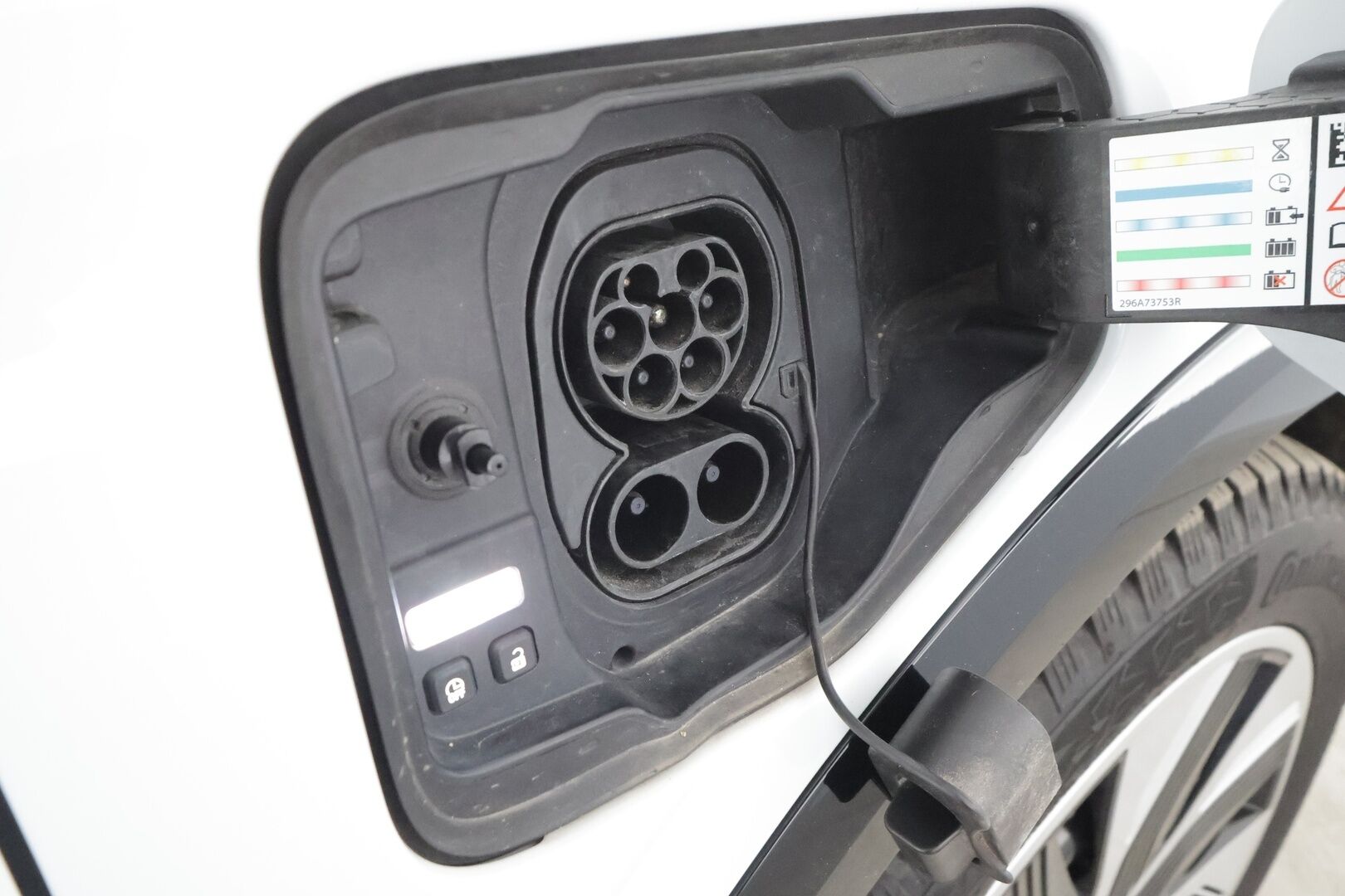 RENAULT MEGANE 2022 E-TECH Electric 60kWh Iconic * H&K / ILP / ACC / Hierovat Muistinahat / 360 / Kaistavahti / Navi / Digimittaristo * - Kahdet renkaat aluvanteilla