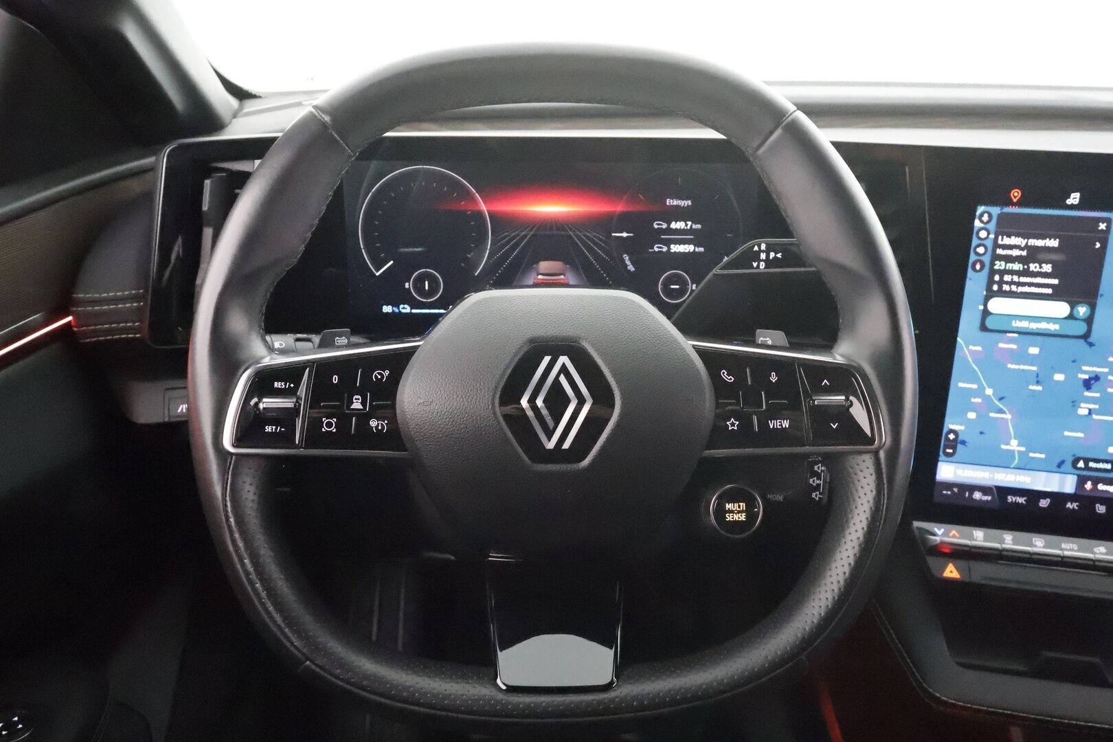 RENAULT MEGANE 2022 E-TECH Electric 60kWh Iconic * H&K / ILP / ACC / Hierovat Muistinahat / 360 / Kaistavahti / Navi / Digimittaristo * - Kahdet renkaat aluvanteilla