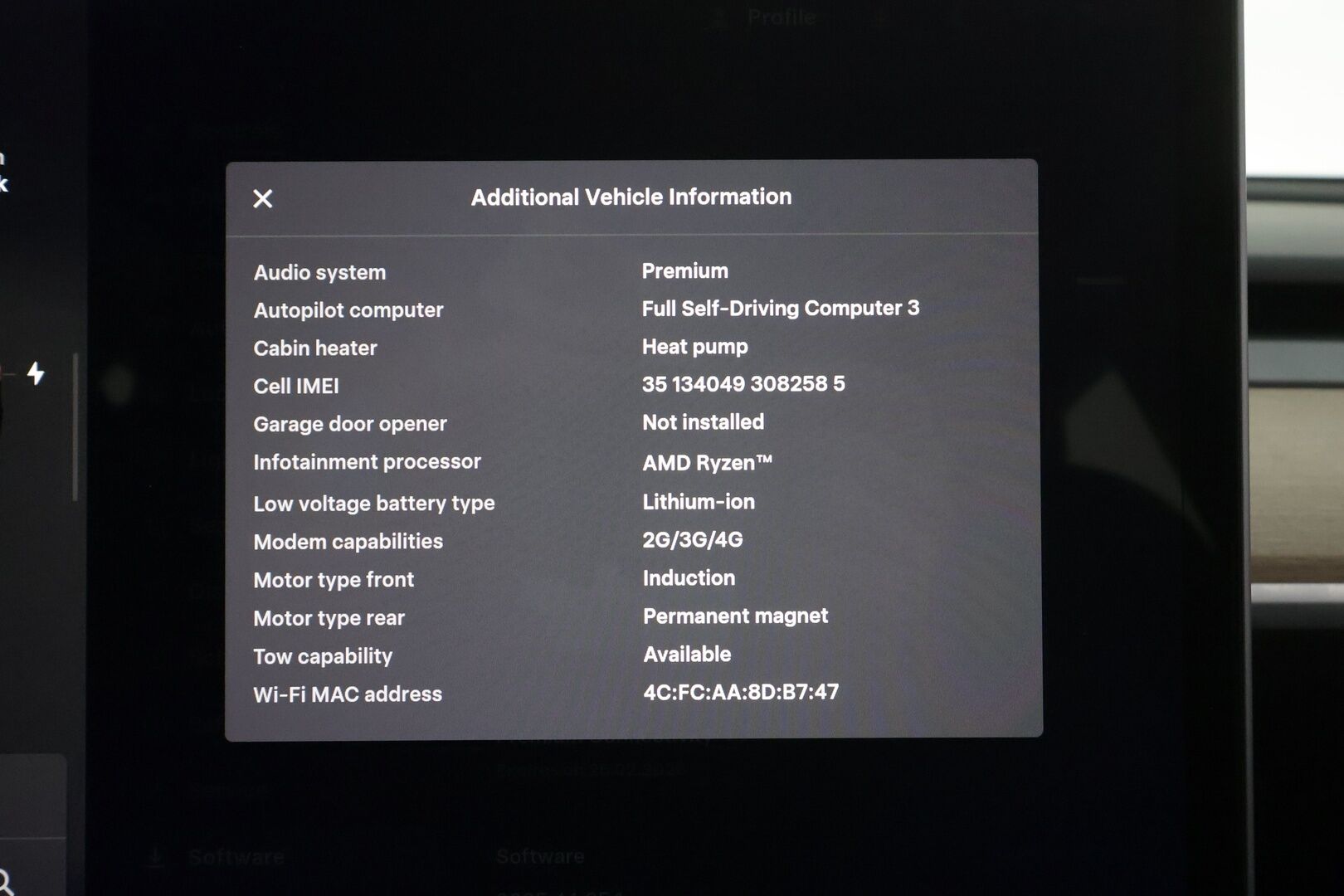 TESLA MODEL Y 2023 Performance * Koukku / ILP / ACC / Lasikatto / Premium Audio / P.Kamera / Matrix-LED / Muistipenkki / Kaistavahti * - 2x Latauskaapelit / Kahdet renkaat aluvanteilla