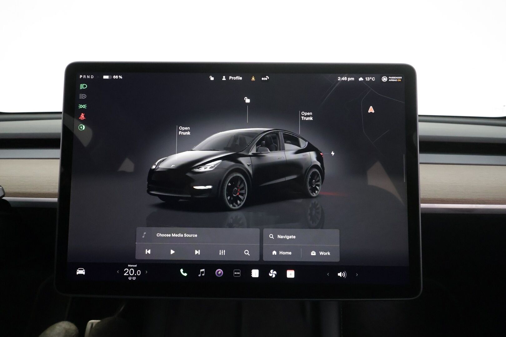 TESLA MODEL Y 2023 Performance * Koukku / ILP / ACC / Lasikatto / Premium Audio / P.Kamera / Matrix-LED / Muistipenkki / Kaistavahti * - 2x Latauskaapelit / Kahdet renkaat aluvanteilla