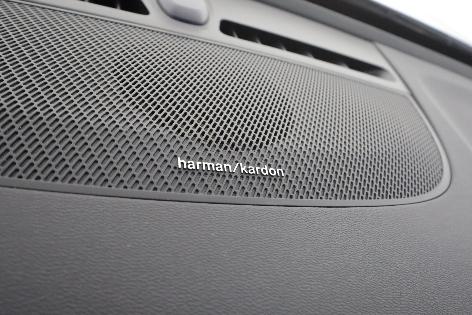 Volvo C40 2023 Recharge Twin Ultimate * ACC / 360° / H&K / Koukku / ILP / Pixel LED / Lasikatto / Muistipenkki / KeylessGo / BLIS * - Merkkihuollettu / Hyvät varusteet