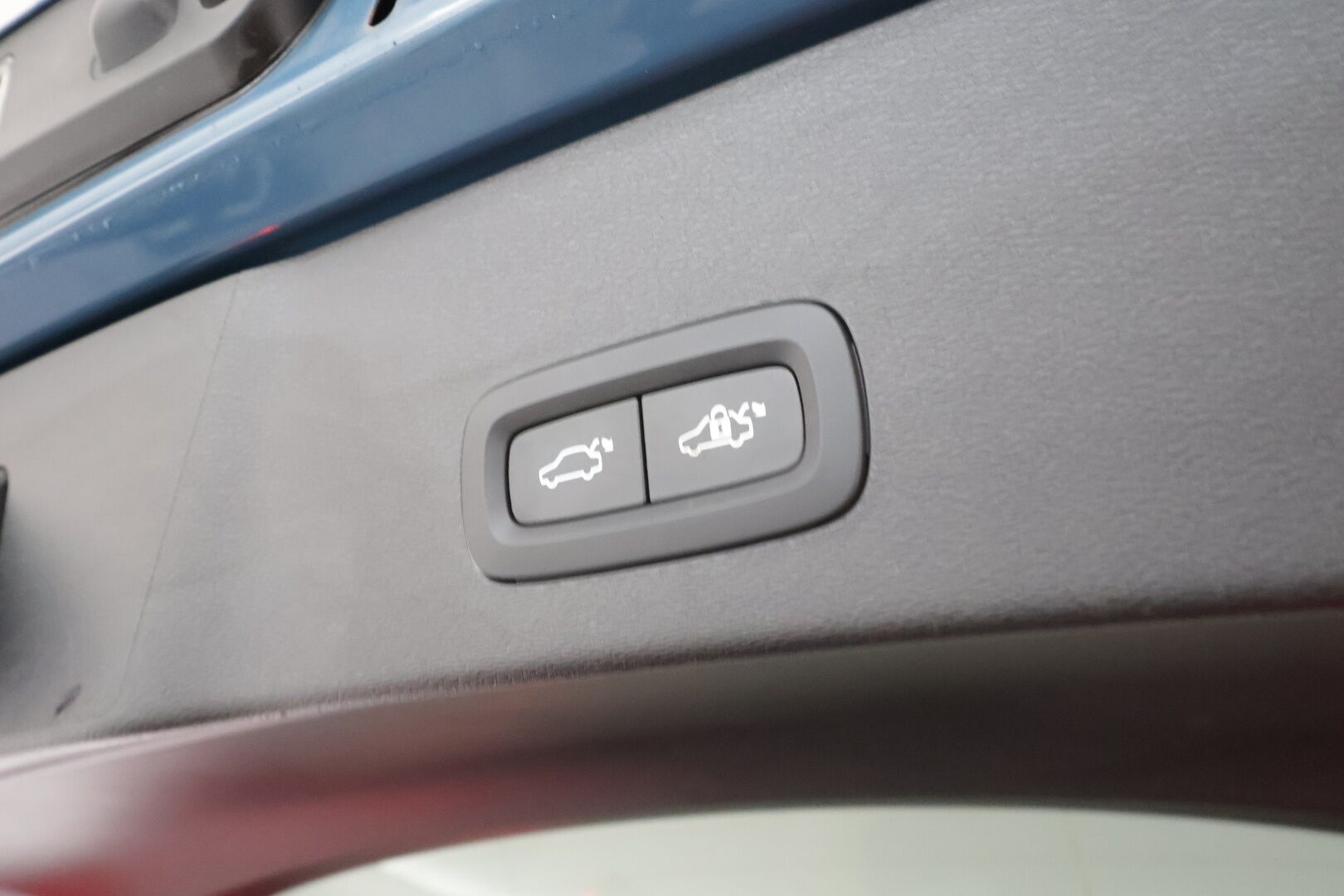 Volvo C40 2023 Recharge Twin Ultimate * ACC / 360° / H&K / Koukku / ILP / Pixel LED / Lasikatto / Muistipenkki / KeylessGo / BLIS * - Merkkihuollettu / Hyvät varusteet