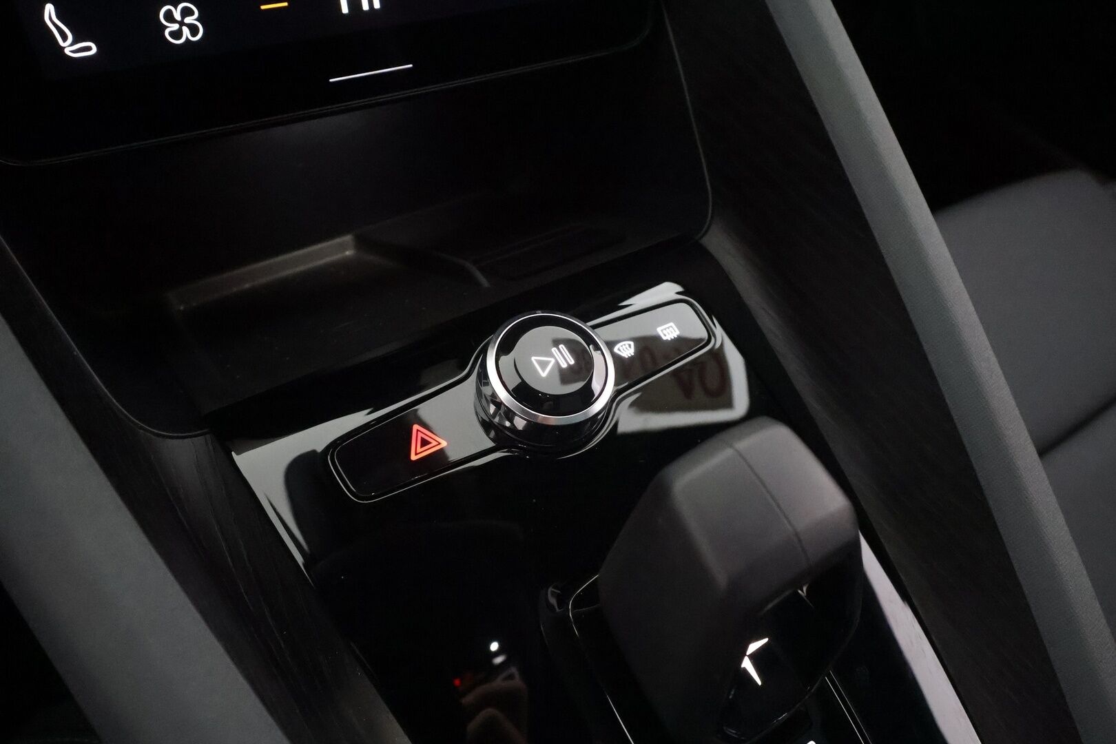 POLESTAR 2 2022 Dual Motor 78 kWh * ACC / ILP / Pixel-LED / Lasikatto / H&K / 360-Kamera / Sporttipenkit / Apple&Android * - Merkkihuollettu / Koti & kauppalaturi