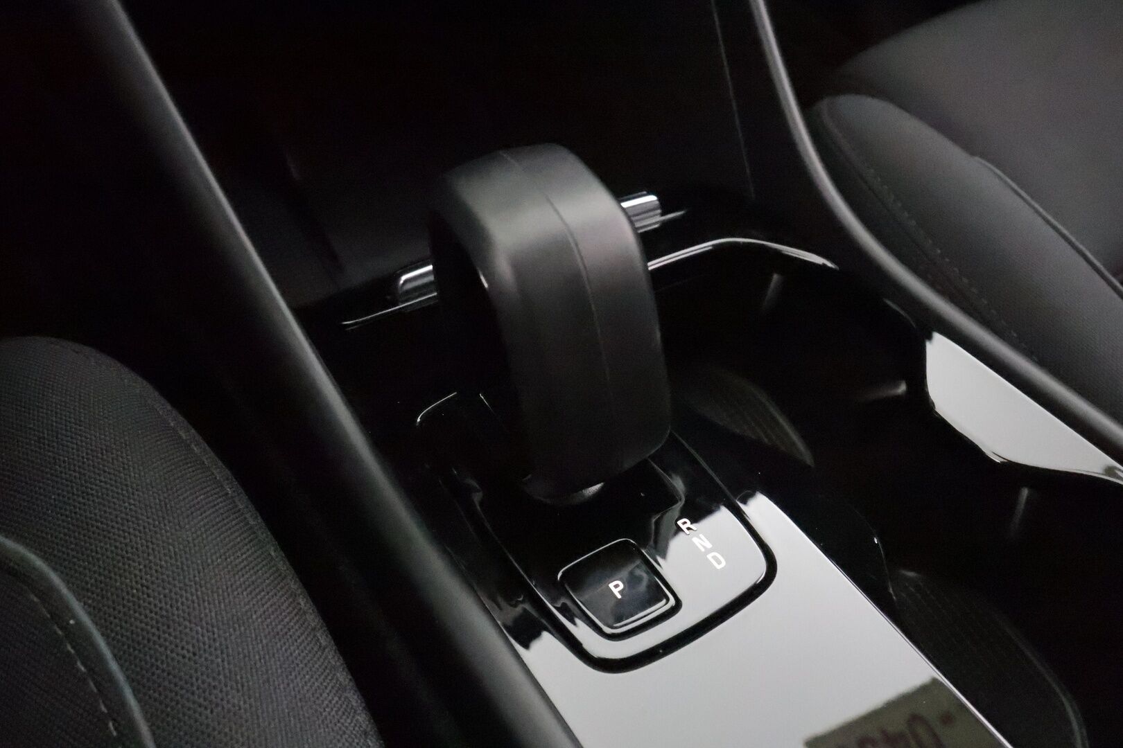 Volvo C40 2023 Recharge Single Motor Plus * ACC / Pilot assist / ILP / LED / Muistipenkki / P.kamera / Koukku / Sporttipenkit * - Akku kuntotarkastettu / Kahdet renkaat / Koti & Kauppalaturi