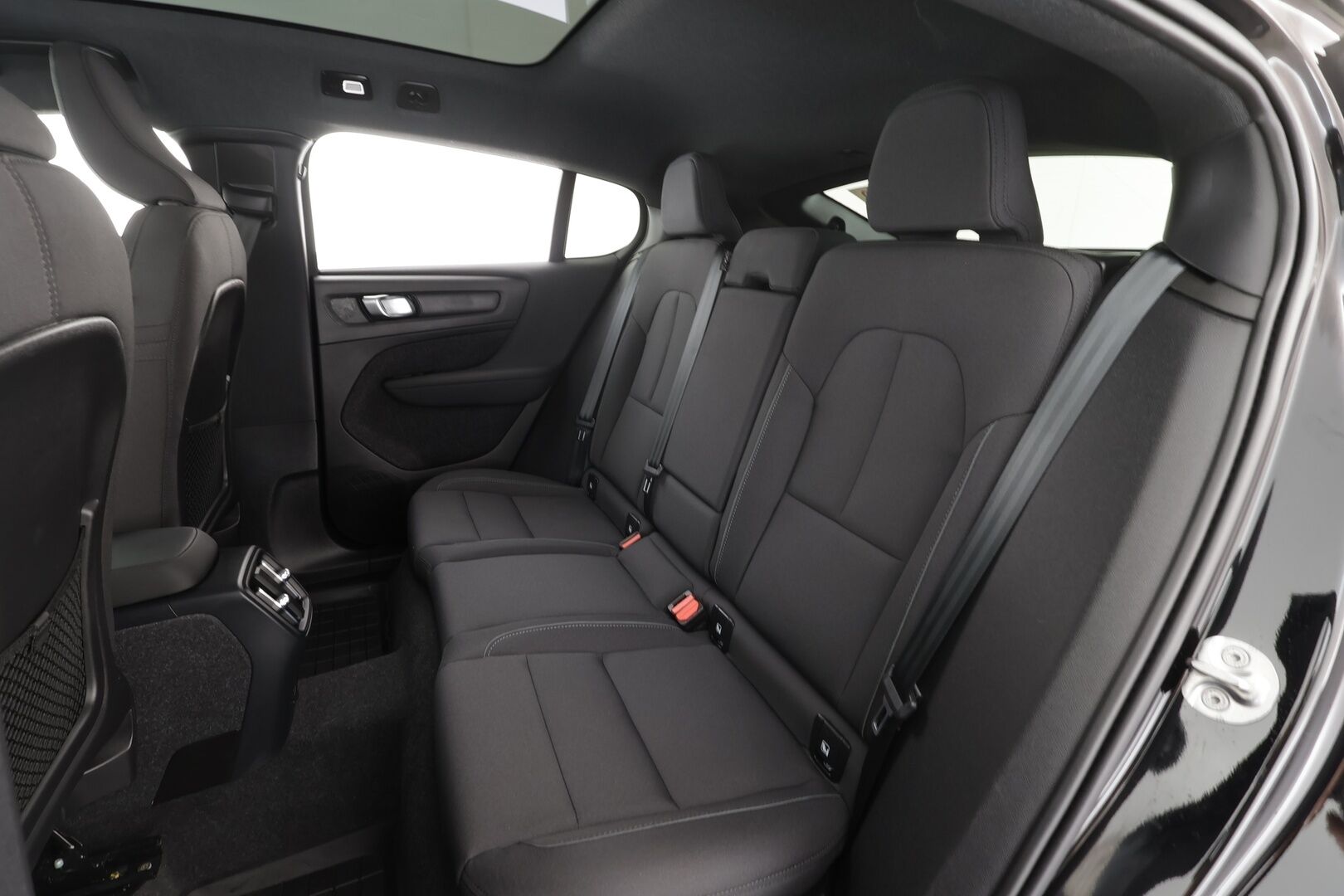 Volvo C40 2023 Recharge Single Motor Plus * ACC / Pilot assist / ILP / LED / Muistipenkki / P.kamera / Koukku / Sporttipenkit * - Akku kuntotarkastettu / Kahdet renkaat / Koti & Kauppalaturi