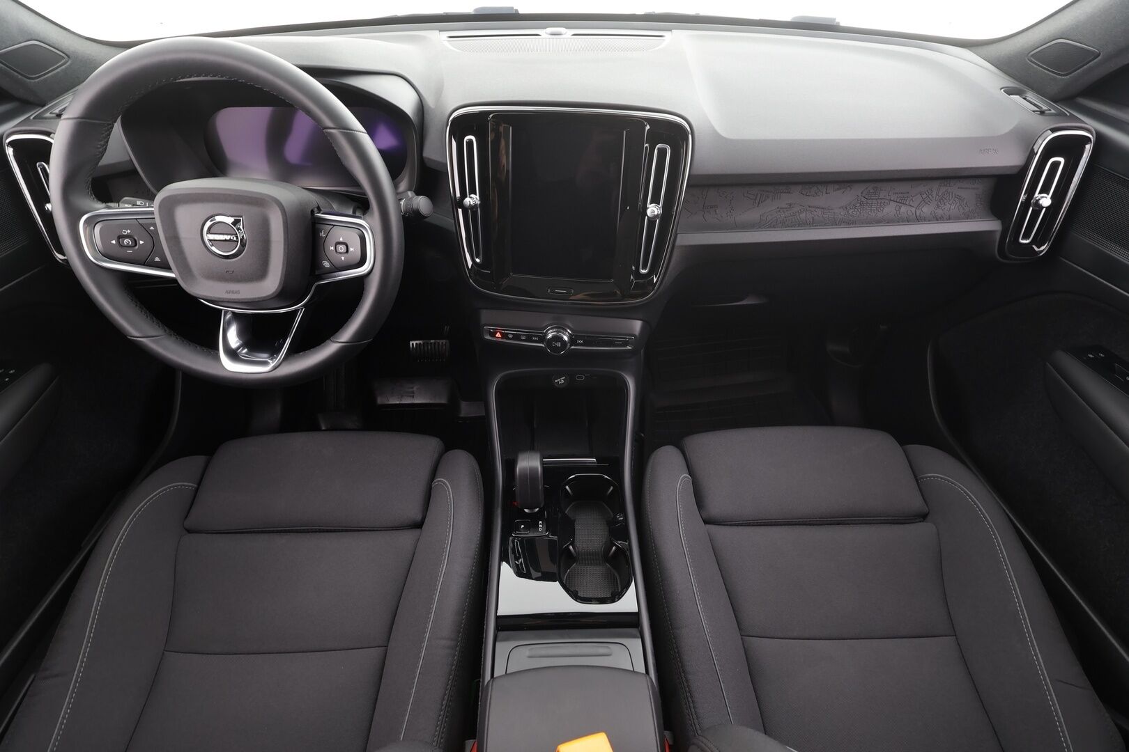 Volvo C40 2023 Recharge Single Motor Plus * ACC / Pilot assist / ILP / LED / Muistipenkki / P.kamera / Koukku / Sporttipenkit * - Akku kuntotarkastettu / Kahdet renkaat / Koti & Kauppalaturi