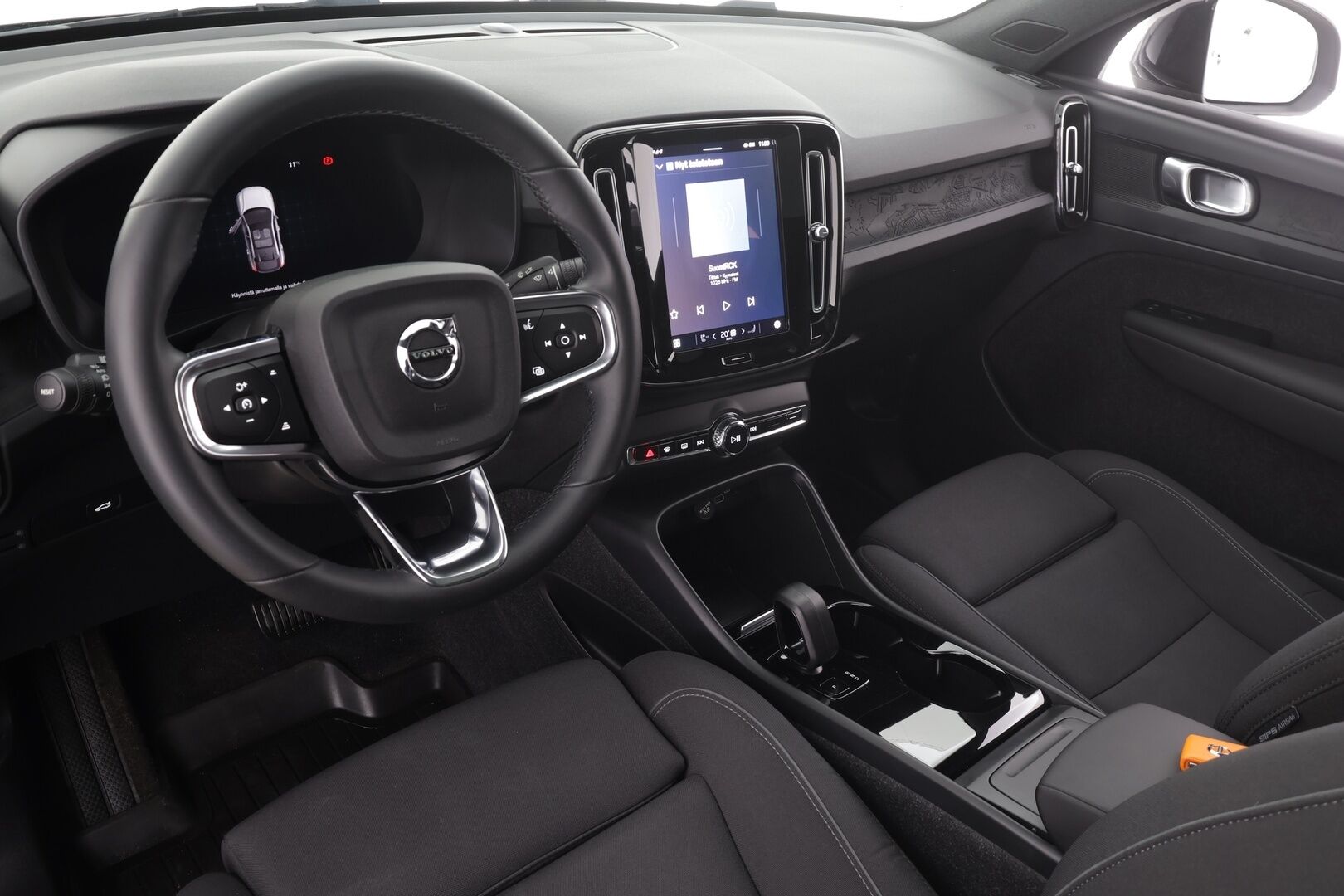 Volvo C40 2023 Recharge Single Motor Plus * ACC / Pilot assist / ILP / LED / Muistipenkki / P.kamera / Koukku / Sporttipenkit * - Akku kuntotarkastettu / Kahdet renkaat / Koti & Kauppalaturi