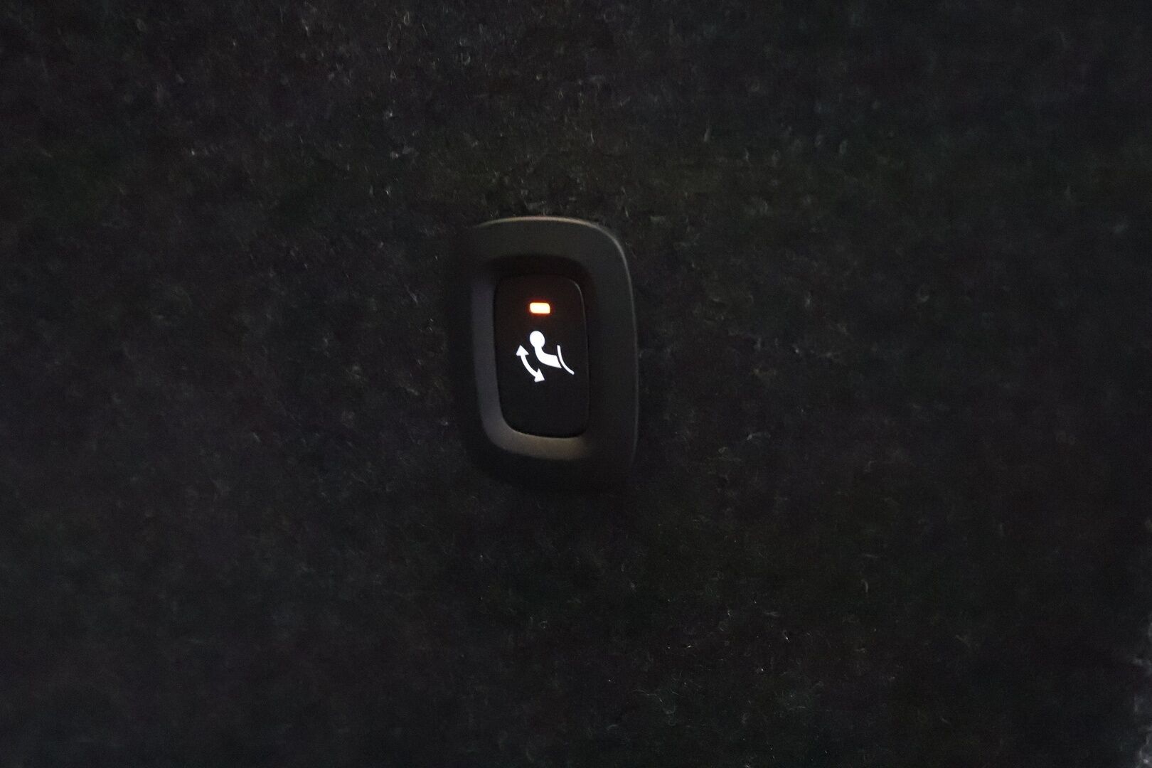 Volvo C40 2023 Recharge Single Motor Plus * ACC / Pilot assist / ILP / LED / Muistipenkki / P.kamera / Koukku / Sporttipenkit * - Akku kuntotarkastettu / Kahdet renkaat / Koti & Kauppalaturi