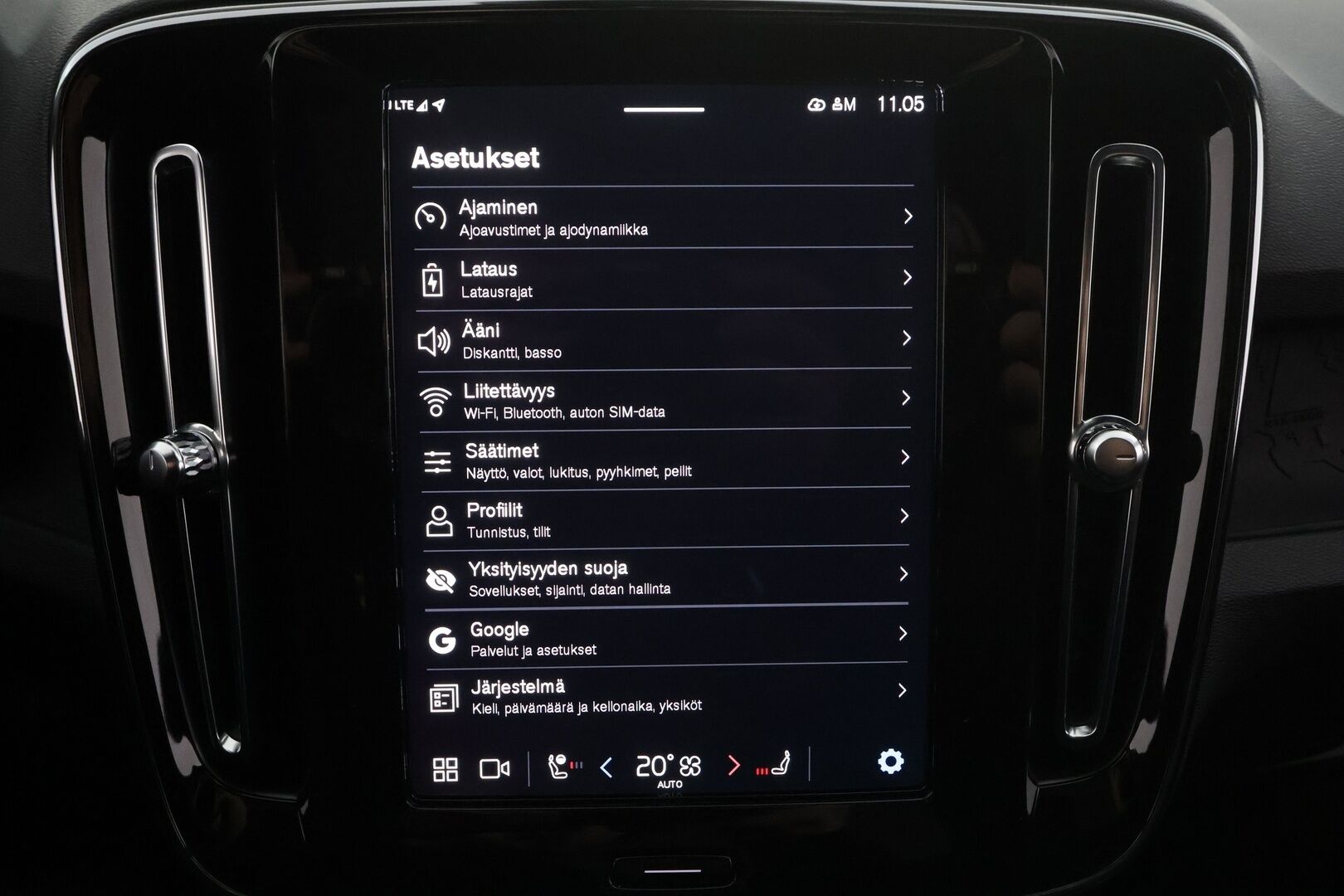 Volvo C40 2023 Recharge Single Motor Plus * ACC / Pilot assist / ILP / LED / Muistipenkki / P.kamera / Koukku / Sporttipenkit * - Akku kuntotarkastettu / Kahdet renkaat / Koti & Kauppalaturi